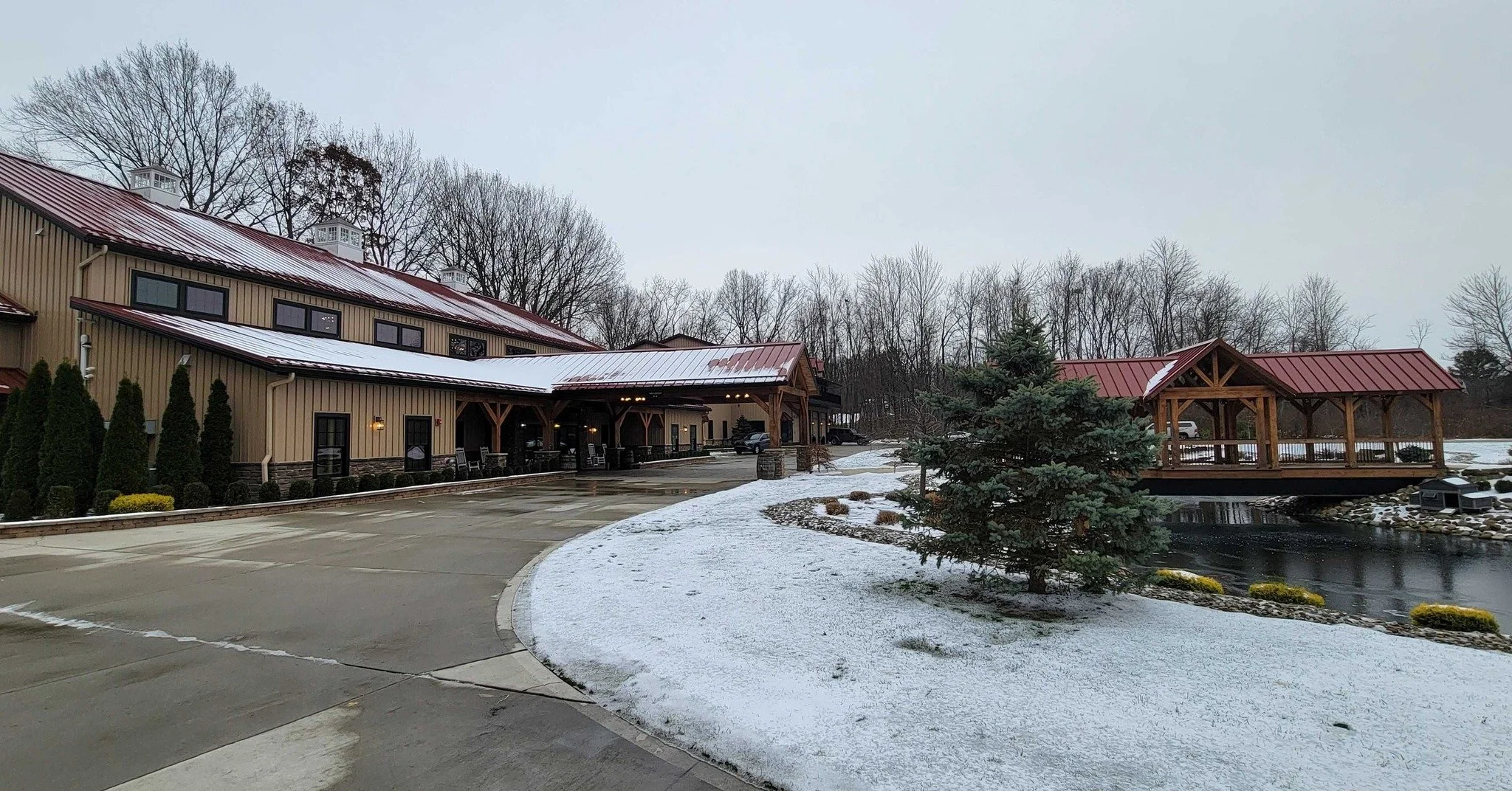 We have got a good one coming to you soon. Celebrating here with Gracie and Preston at the rustic-chic, luxurious @talloaksresort 

#eventdjsservice #eventdjs #ohiodjs #wedidngdj #weddingmoments #sneakpeek