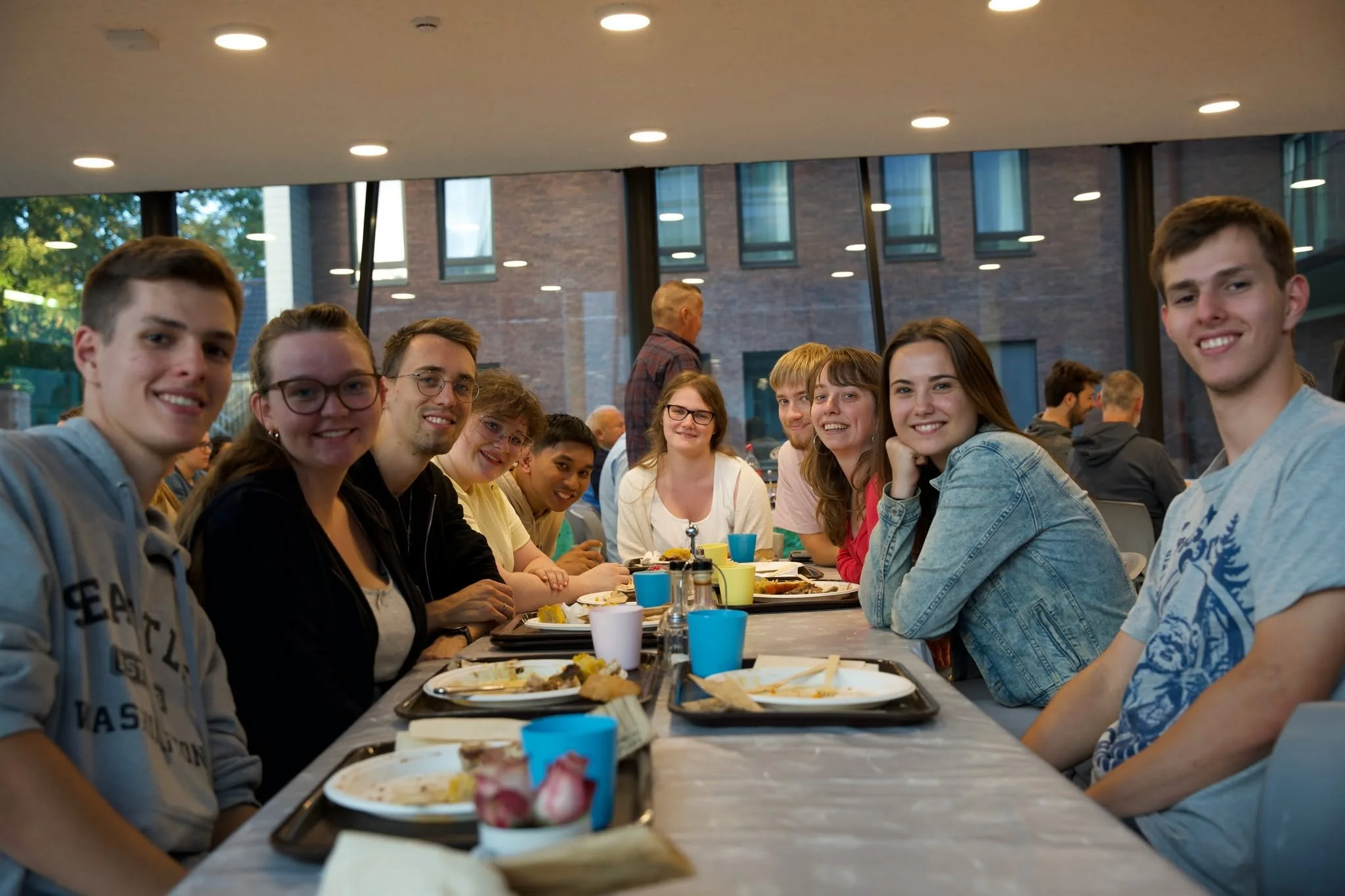🇬🇧 The 2025 barbecue to kick off the new season is another tradition we have kept up this year! We experienced the joy of the Lord in fellowship and a good meal. We are grateful for these moments, which will remain wonderful memories of the student