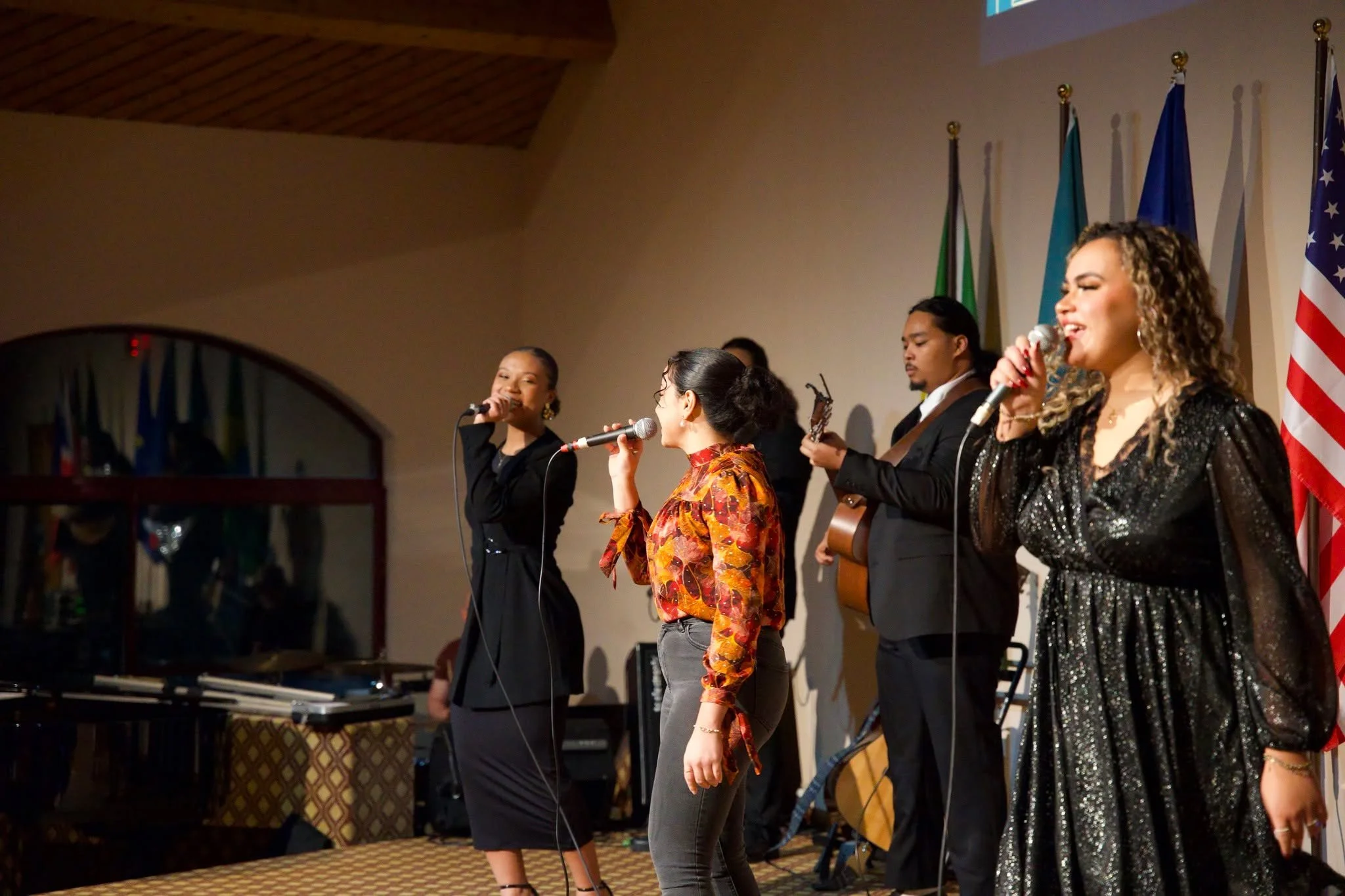 🇬🇧 PART I
CTS Christmas Concert 2025 🎄�Last week, CTS held its annual Christmas Concert&mdash;an evening filled with warmth and joy. Students, faculty, and staff came together to present a rich program featuring the CTS Choir, the CTS Singers, our