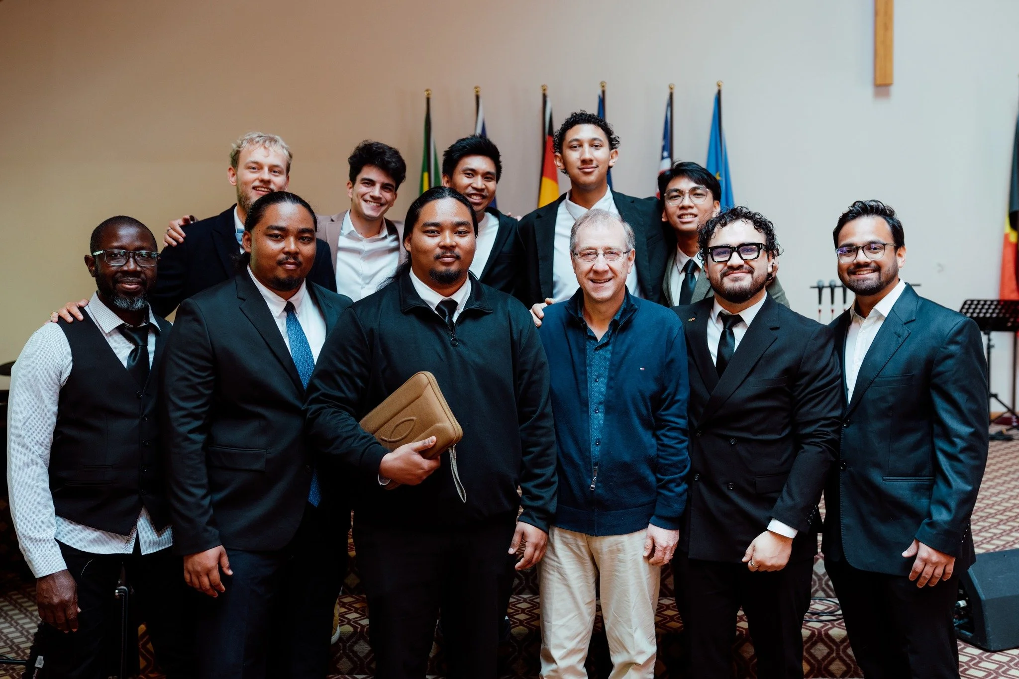🇬🇧🤵✨ When the boys show up in suits to support their friend preaching in chapel&hellip; what a beautiful testimony of brotherhood, friendship, and unity! 🙌🔥

Even more inspiring is the picture of intergenerational impartation &mdash; students be