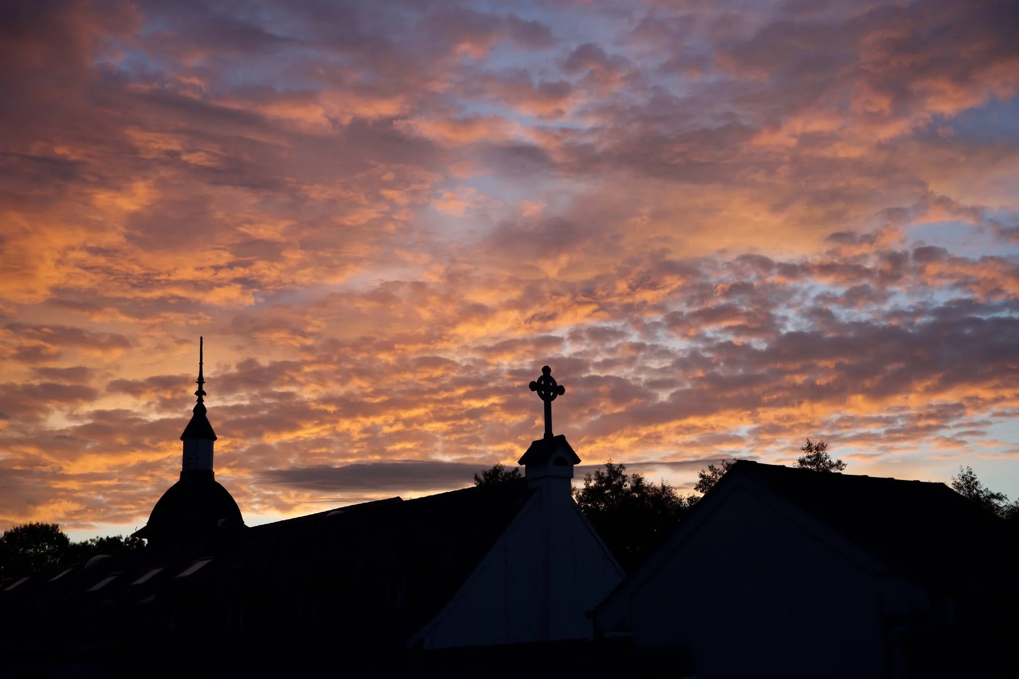 🇬🇧 The sky is a reminder of his faithfulness. Psalm 19:1 "The heavens declare the glory of God, and the sky above proclaims his handiwork."

#beencouraged #Heisfaithful #trusttheCreator 

🇫🇷 Le ciel nous rappelle sa fid&eacute;lit&eacut