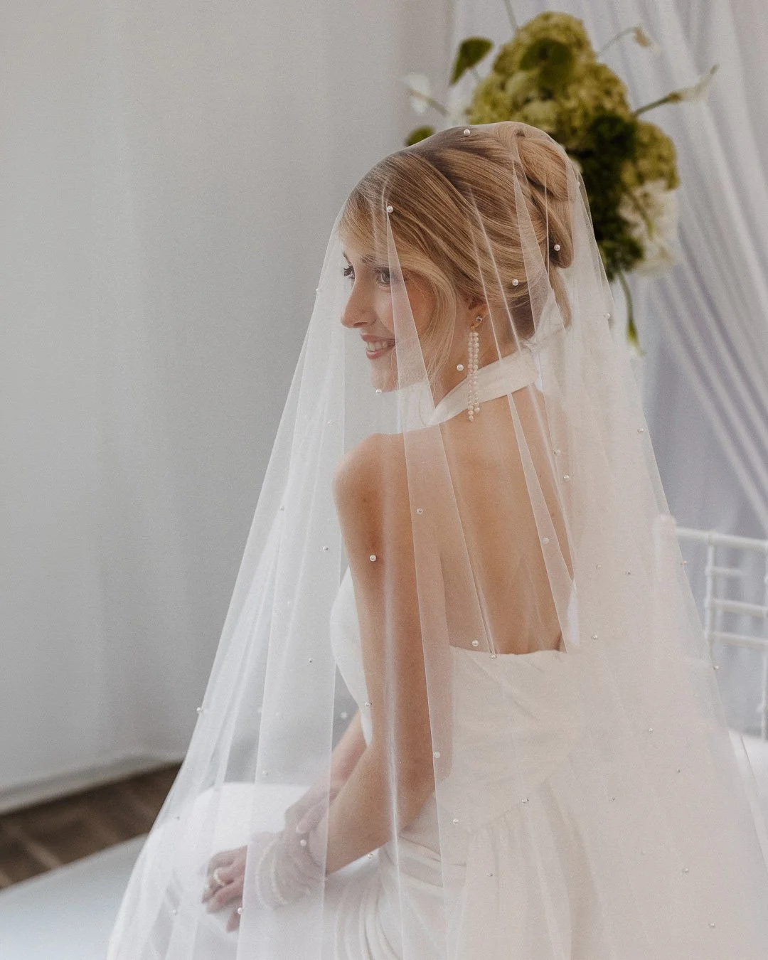 Man darf Ideen im Kopf auch einfach mal umsetzen.
Manchmal ganz spontan.
Editoral war f&uuml;r mich neu.
Ein Content Day ebenfalls.
Spontan gebucht, ohne gro&szlig;es Konzept, einfach aus Neugier.

Das Setting war bewusst inszeniert.
Backdrop, floral