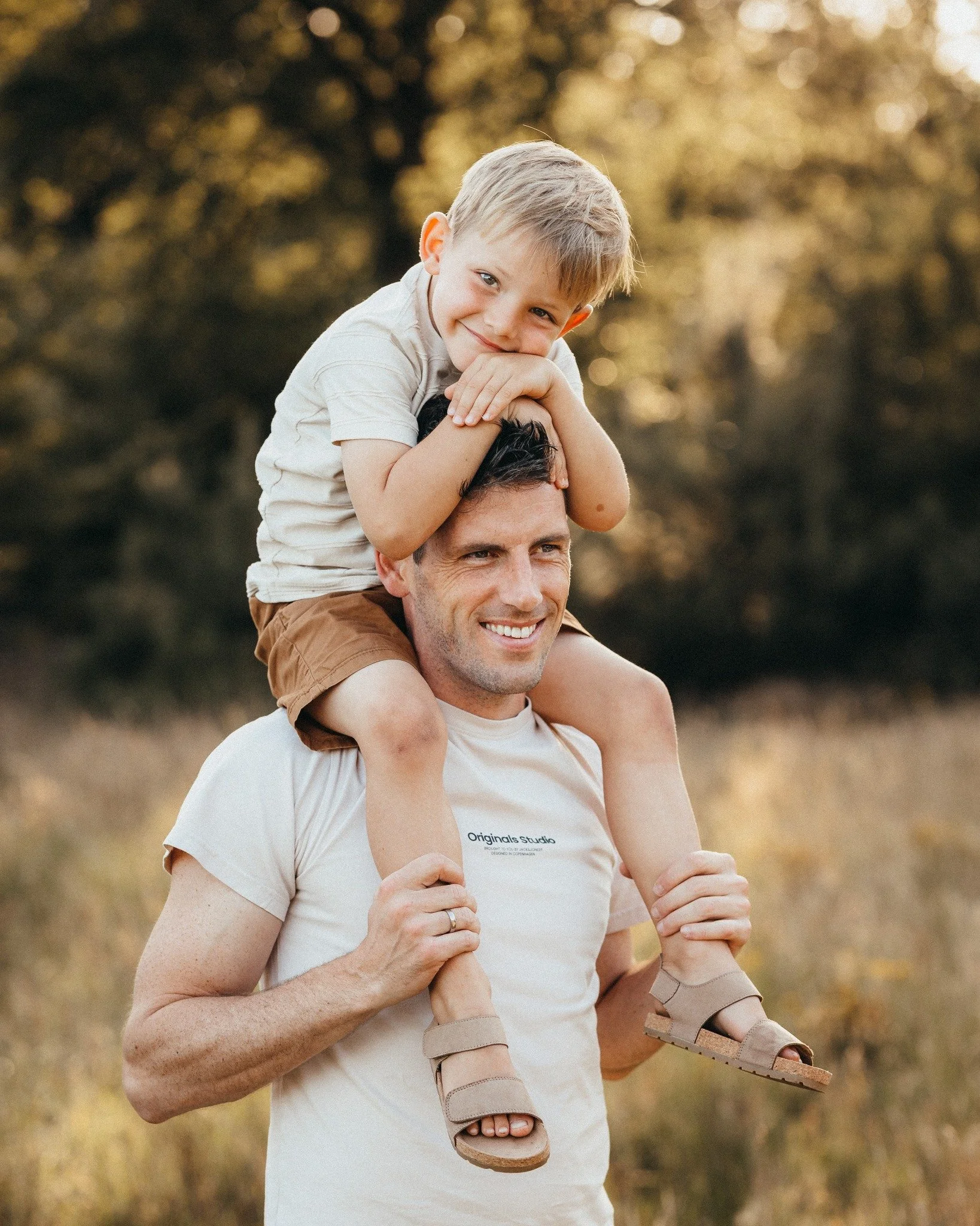 Was f&uuml;r eine Saison! So viel zu teilen, aber gerade wenig Energie, um alles in Ruhe zu posten.
Deshalb gibt&rsquo;s heute ein paar sch&ouml;ne Momente aus einem der letzten Familienshootings. 
Mehr folgt bald &ndash; versprochen

Doreen Willoh F