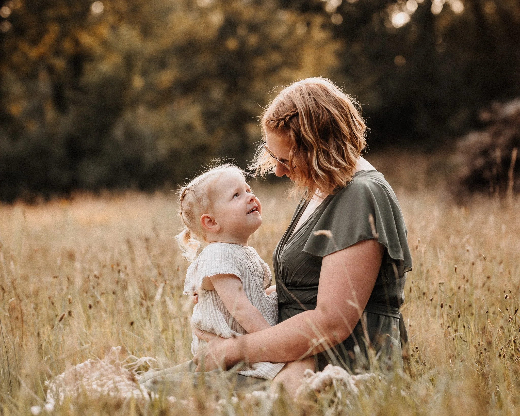 Lachen, Chaos und jede Menge Knuddelaction! Die besten Bilder entstehen, wenn alle vergessen, dass die Kamera da ist.

Doreen Willoh Fotografie 
hallo@doreenwillohfotografie.de 
WhatsApp: 017670386831 
www.doreenwillohfotografie.de 

SHOOTING FAMILIE