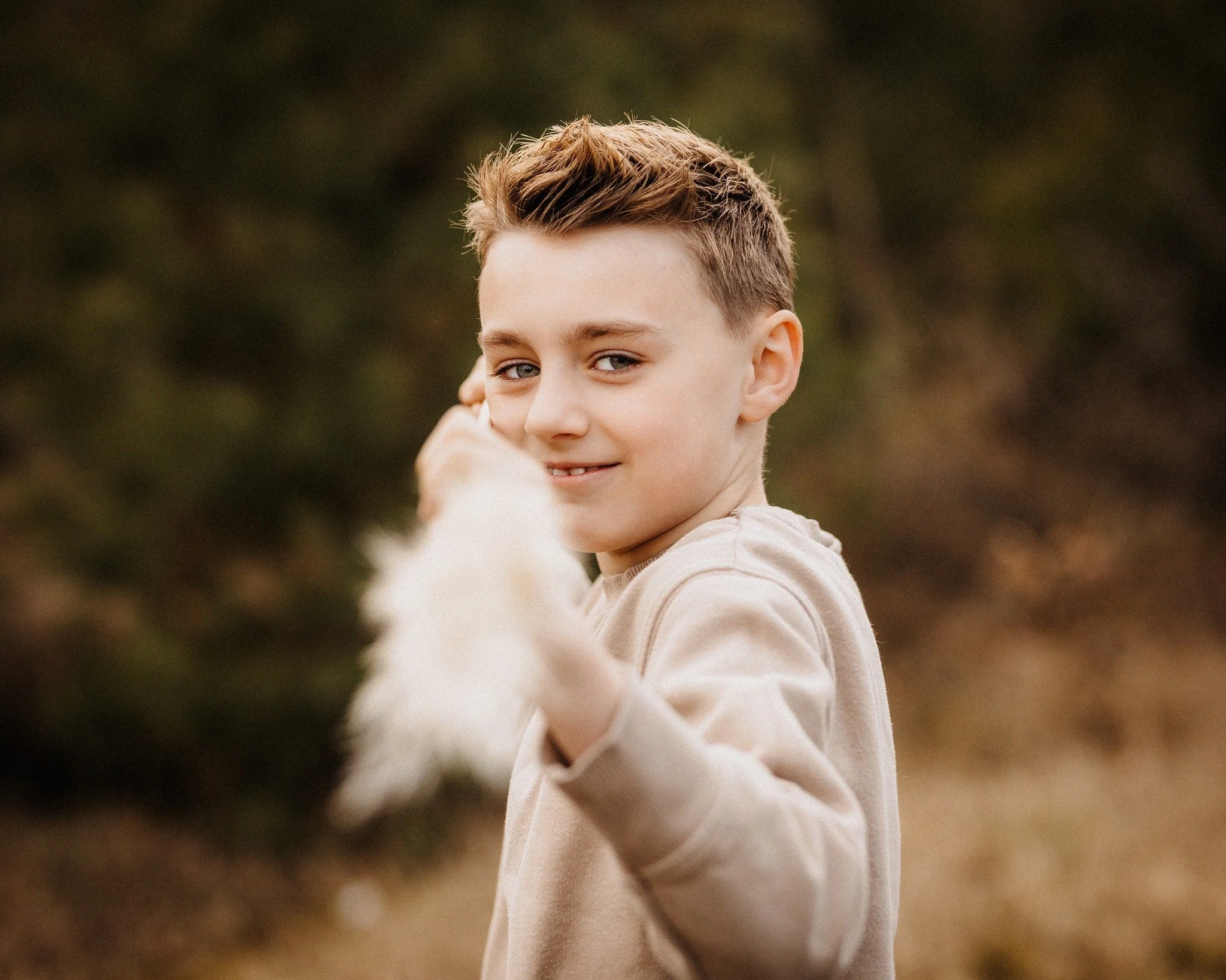 Oft h&ouml;re ich von Mamas die Sorge, dass ihre Kinder beim Shooting vielleicht "zu wild" sein k&ouml;nnten oder nicht so mitmachen, wie sie es sich w&uuml;nschen.
Aber genau diese wilde, lebendige Energie ist etwas Wundersch&ouml;nes!
Ich