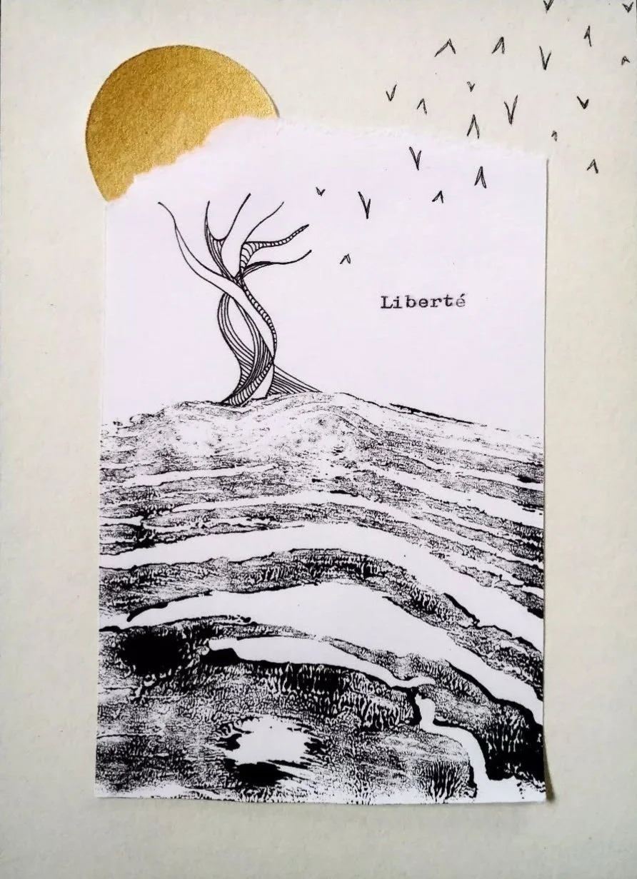 Dessin artistique en noir et or d’un arbre stylisé avec le mot Liberté, entouré d’oiseaux – création artisanale poétique signée Atelier Funambule