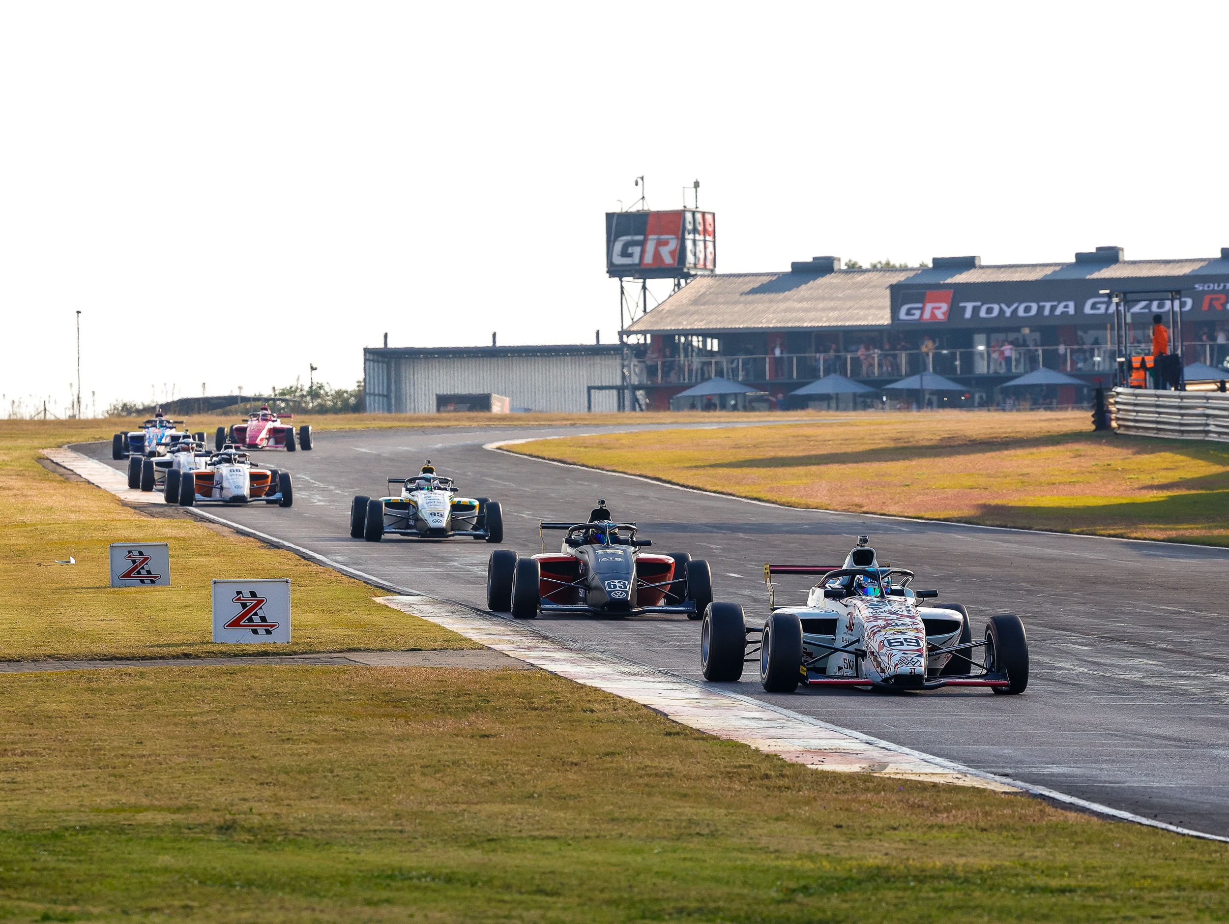 Bezuidenhout victory keeps Corsa dei Gemelli firmly in Investchem MSA4 title fight