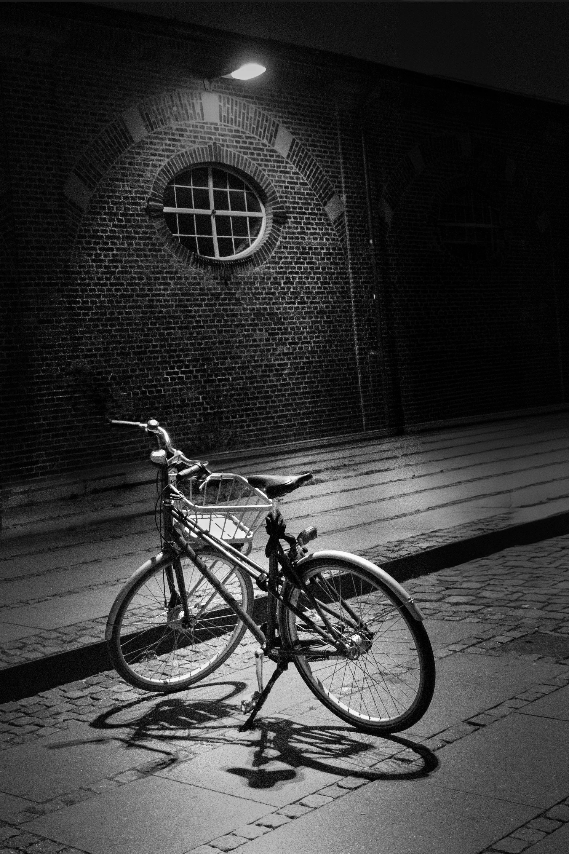 Francis Maclachlan - Whispers in the lamplight