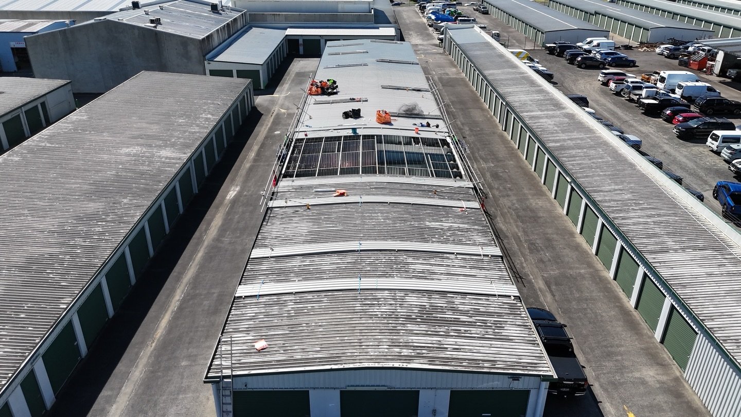 Commercial Re-Roofing.

When it&rsquo;s time to re-roof your commercial building, it&rsquo;s not just about a new roof - it&rsquo;s about protecting your business, your people, and your operations.

✔️ Extend the life of your building
✔️ Improve weat