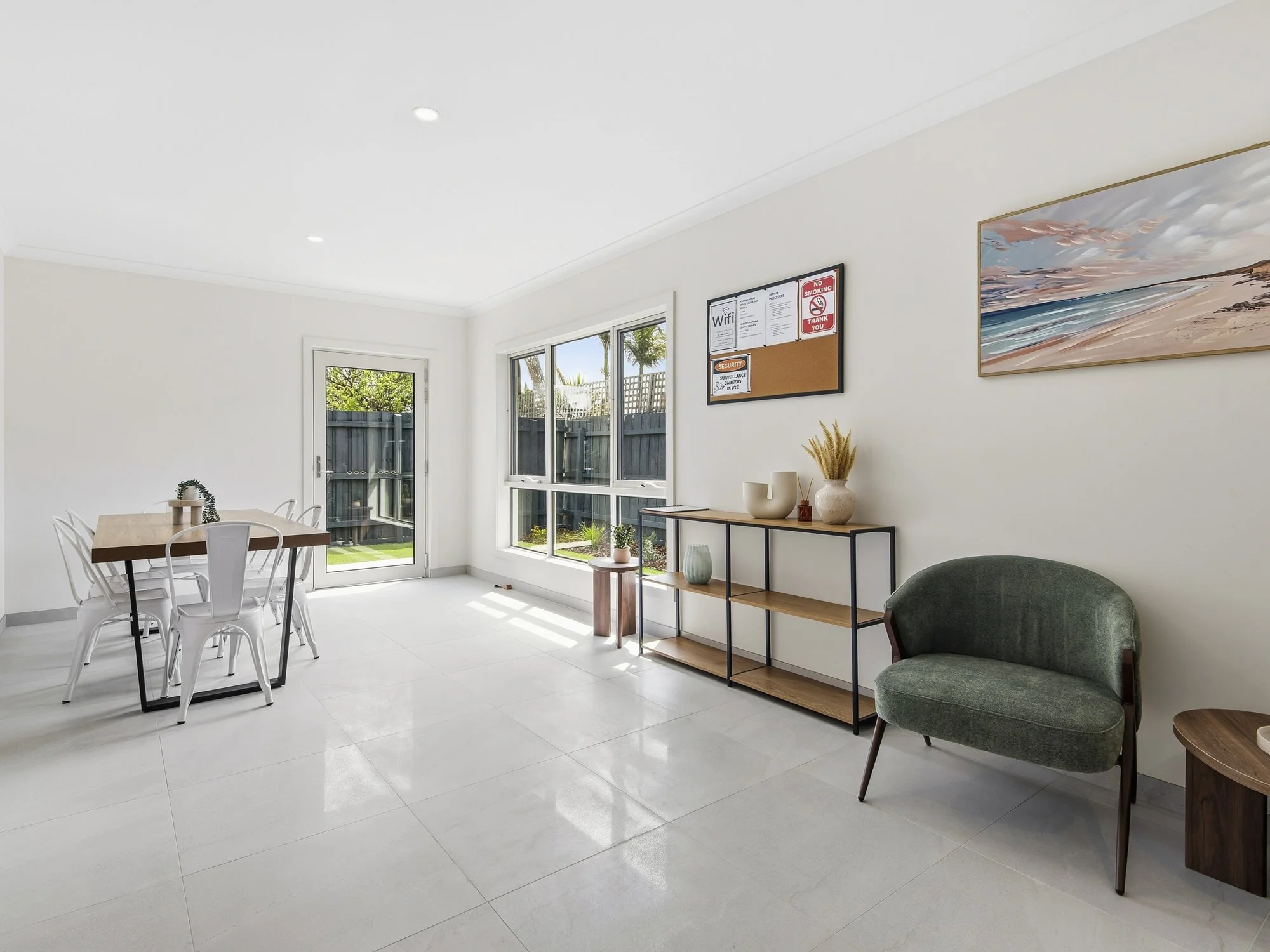 share dining area in a rooming house