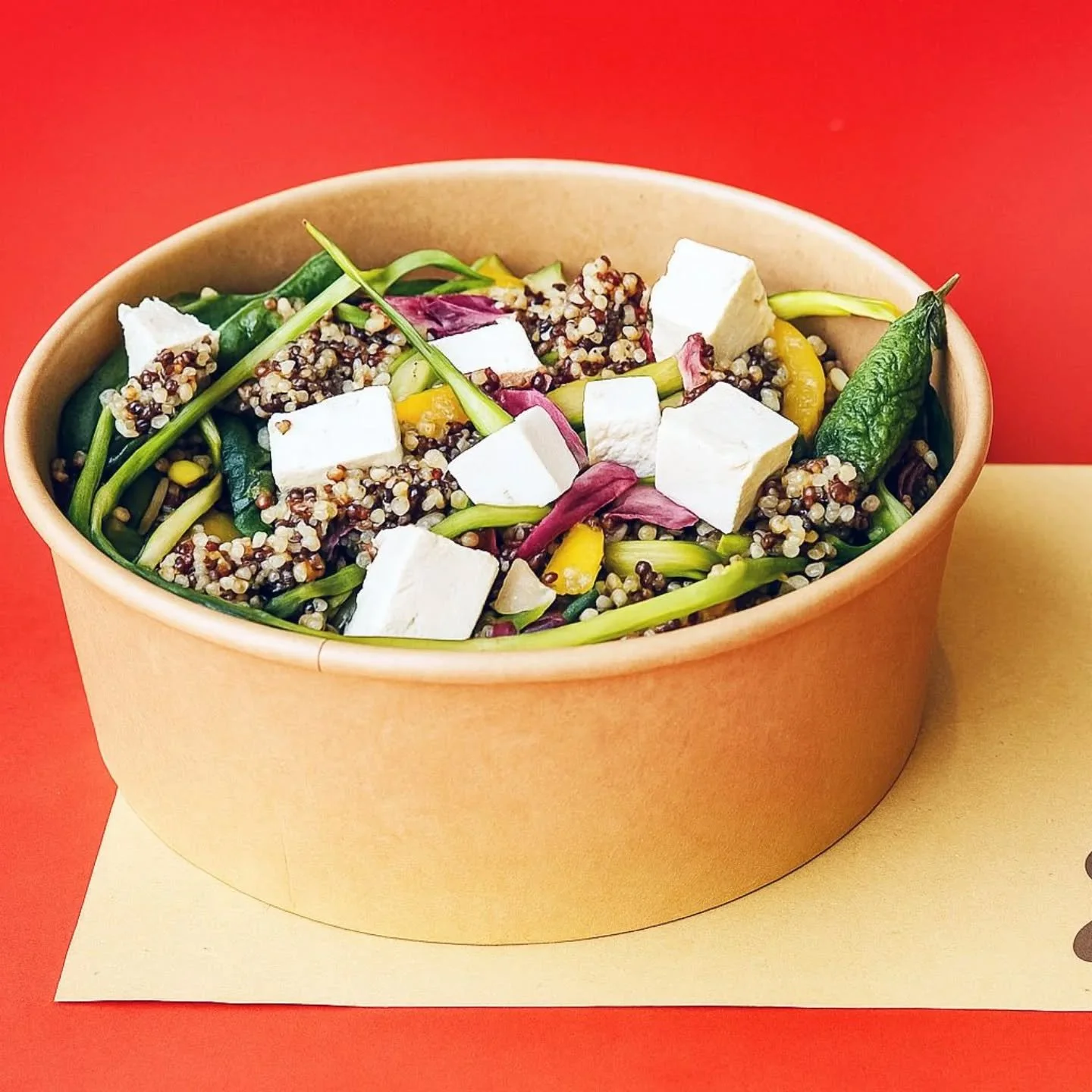 C&rsquo;&egrave; chi dice &ldquo;insalata&rdquo;, noi diciamo WINTER 

Cavolo nero, radicchio, puntarelle, quinoa mix, feta plant-based e un tocco acido di limone fermentato.
Tutta la croccantezza dell&rsquo;inverno in un piatto che scalda (l&rsquo;a