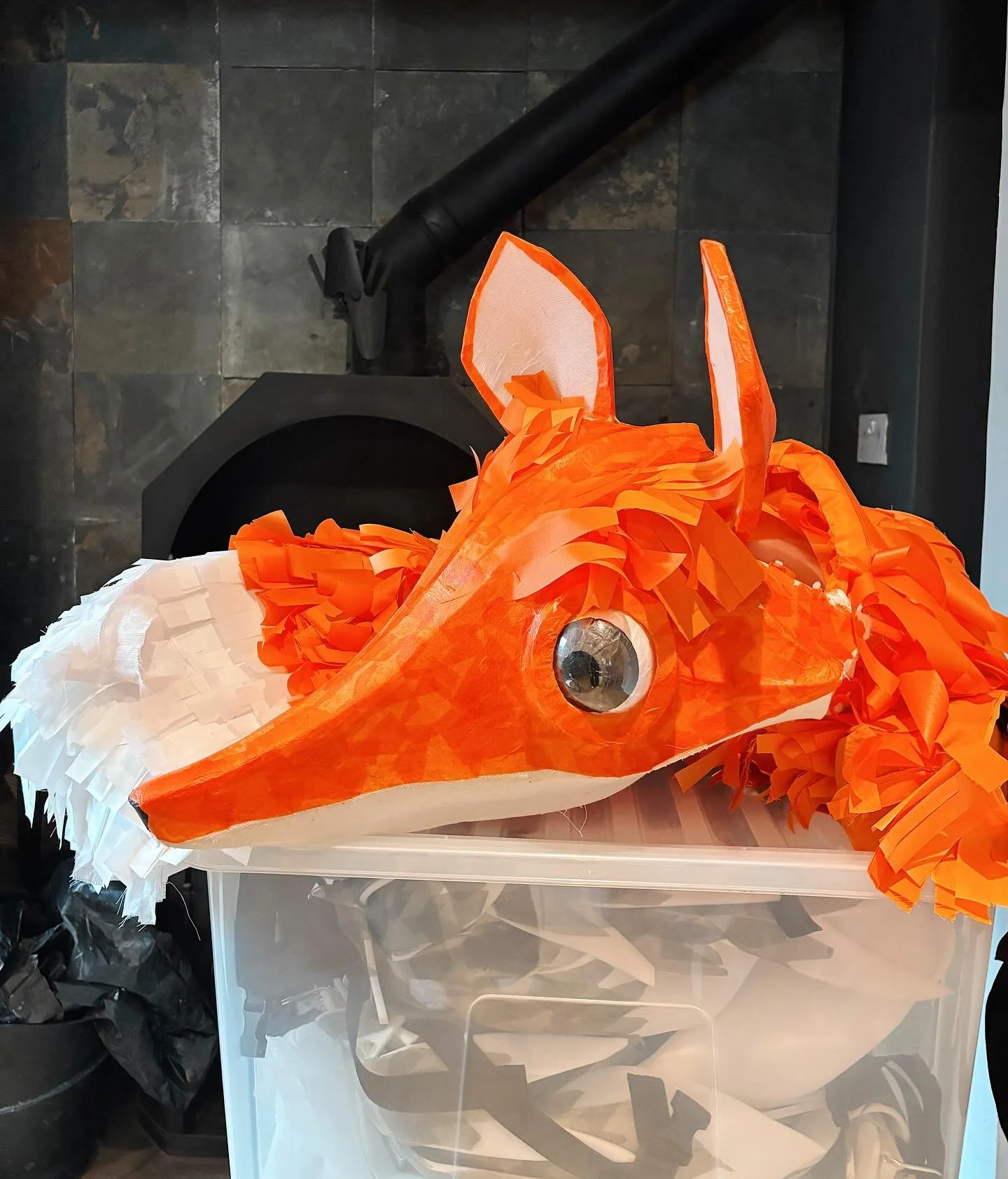 Guardian of the tails, fox curled up waiting for tomorrows parade with @newarkcreatesuk 

#headsandtails #paradecostume #foxmask #paradedesign