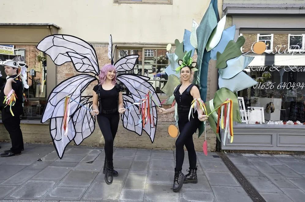Some of the larger costumes at @newarkcreatesuk parade on Monday with the fabulous @livvyhepworth and @emilyjanebloor 

#summerparade #endofsummer #costumemaker #carnivalcostume
