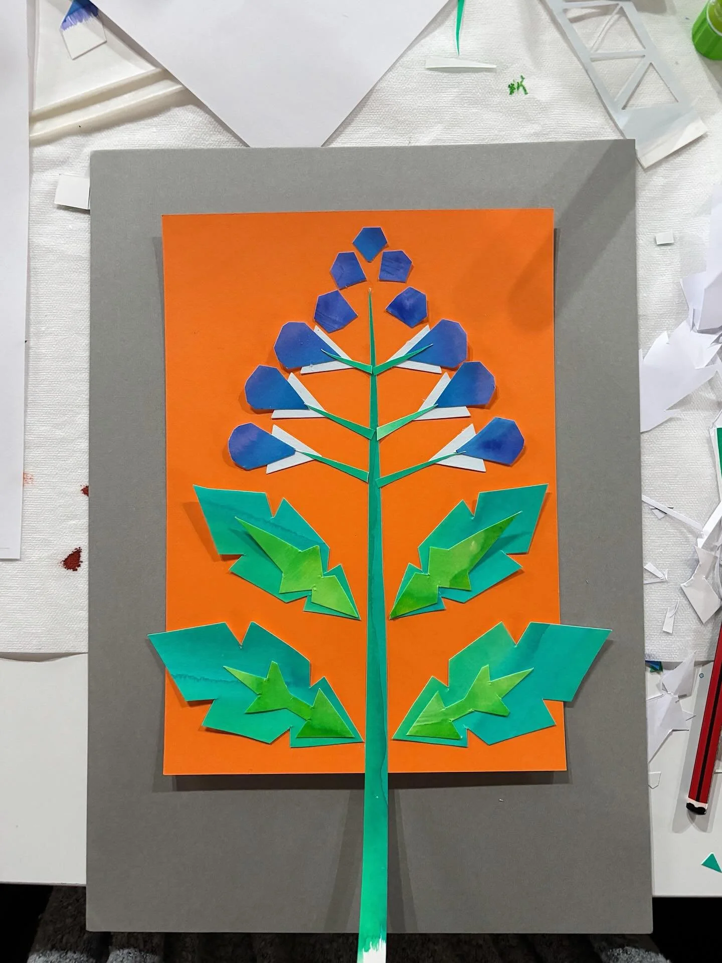 From collage - to the sewing room - to the parade.

This year we mixed in artists and participants together at the start of the design process.

Using a collage I made at @agakowalskastudio_lincoln inspiring workshop, I cut up a copy of it and played