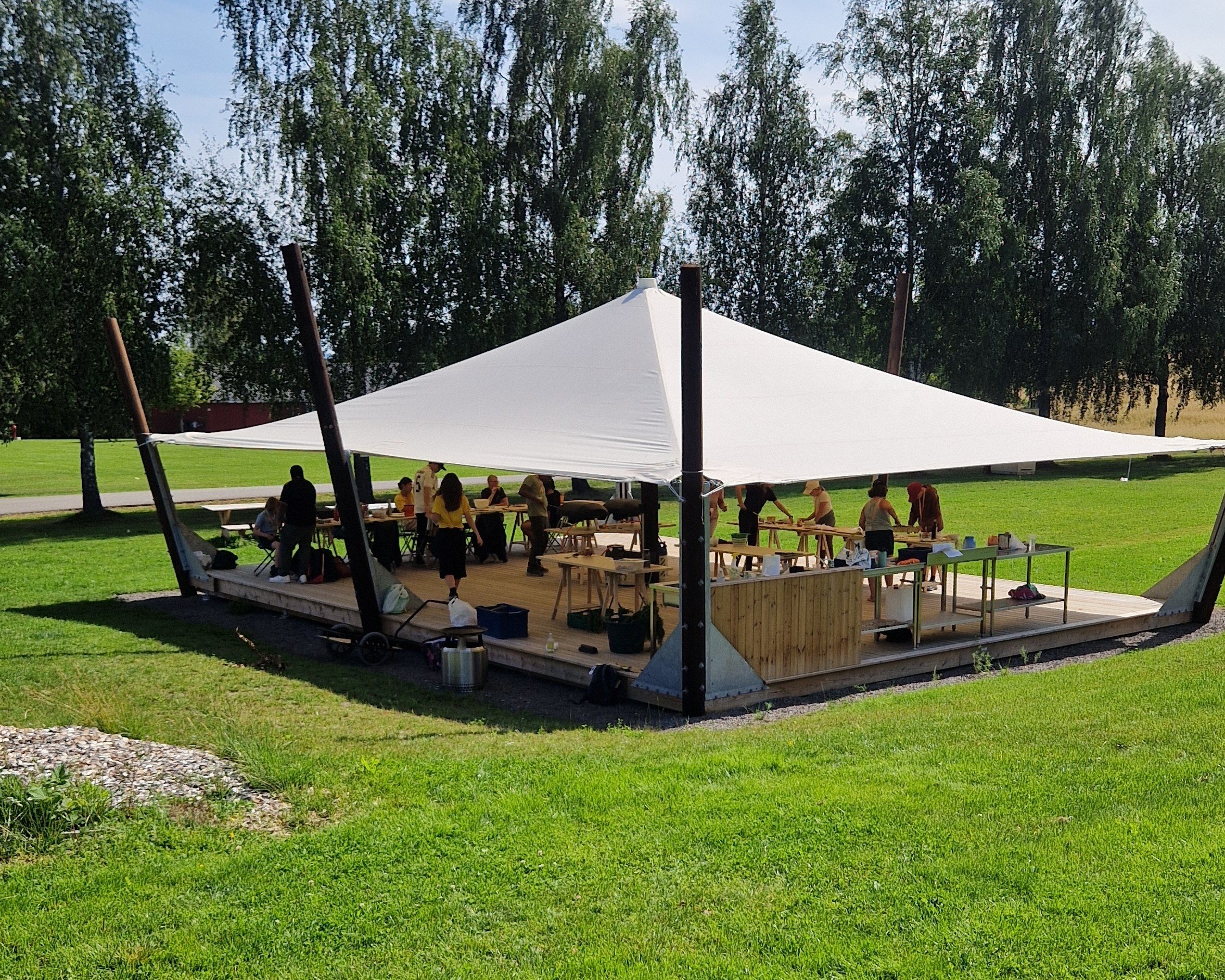 Sommerskolen 140825 utekjøkken.jpg