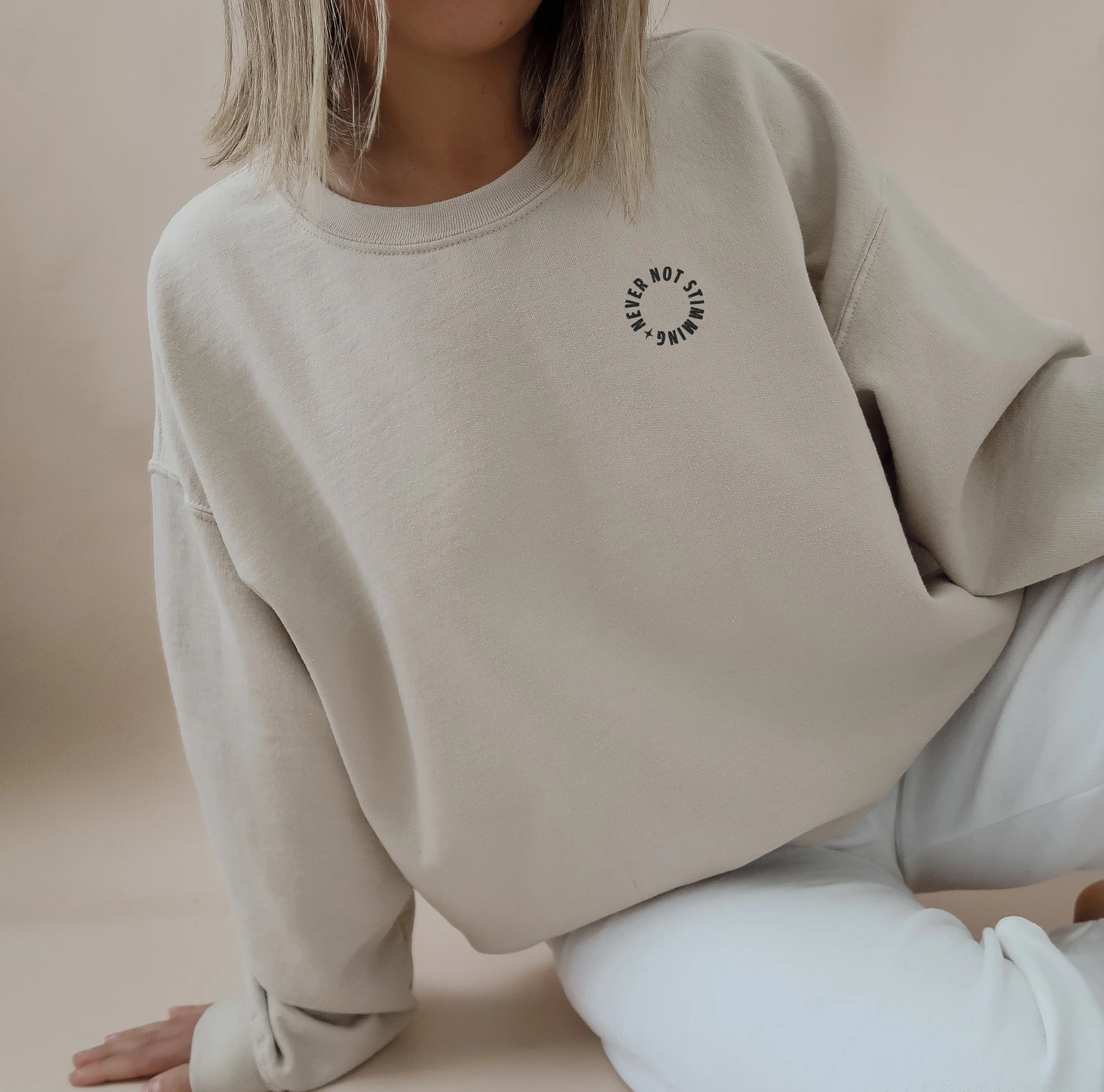 2 3model_sweatshirt-4farbensand.jpg