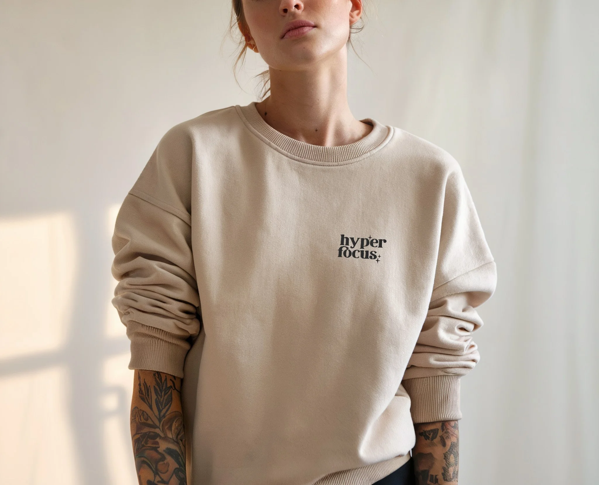 model-sweatshirt-hyperfocus-sand-beige 2.jpg