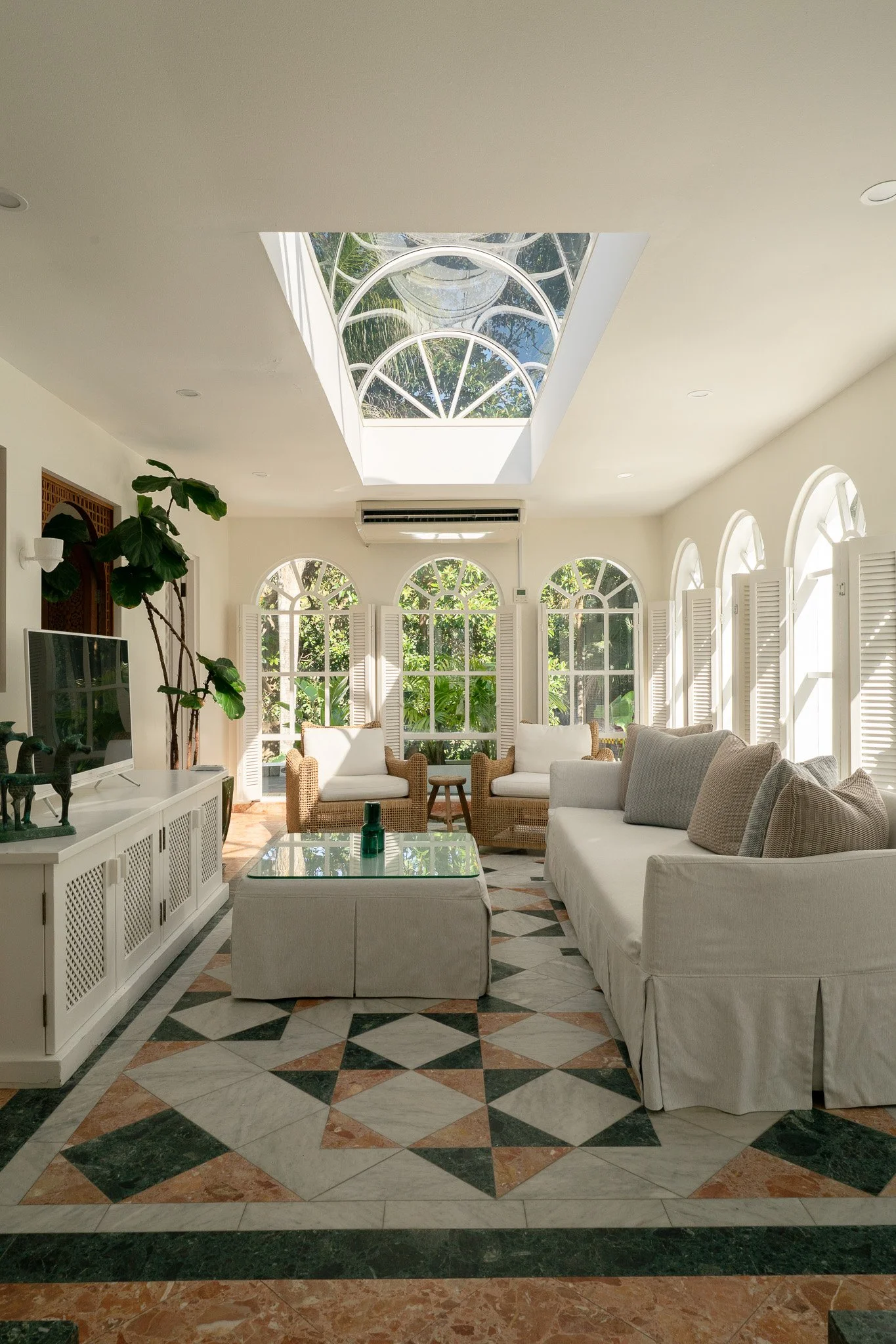 Raes on Wategos, Interior design by Tamsin Johnson