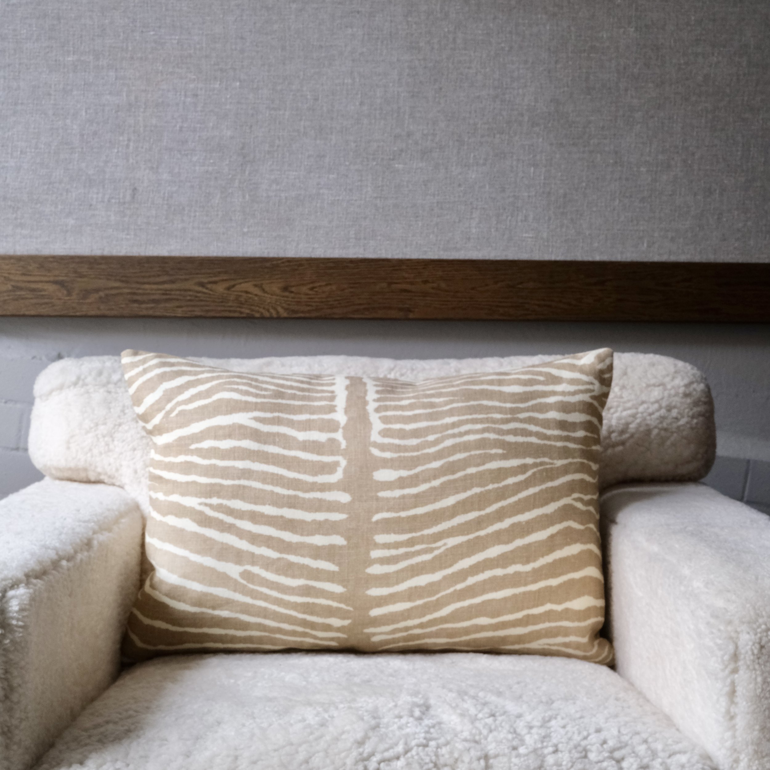 05100008 Prydnadskudde 40 x 60cm Brunschwig & Fils - Le Zebre / Beige.jpeg