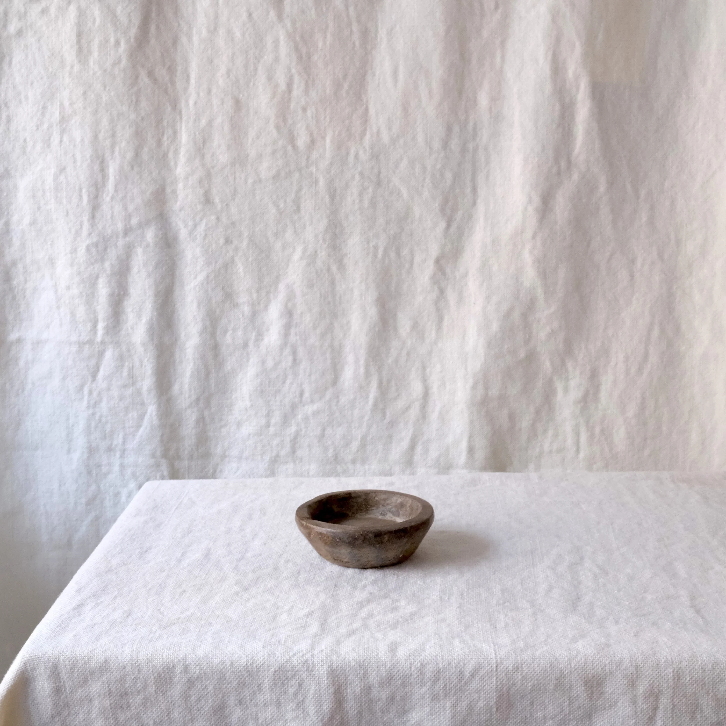 05140027 O/J - Antik liten stenskål Nr.1.jpeg