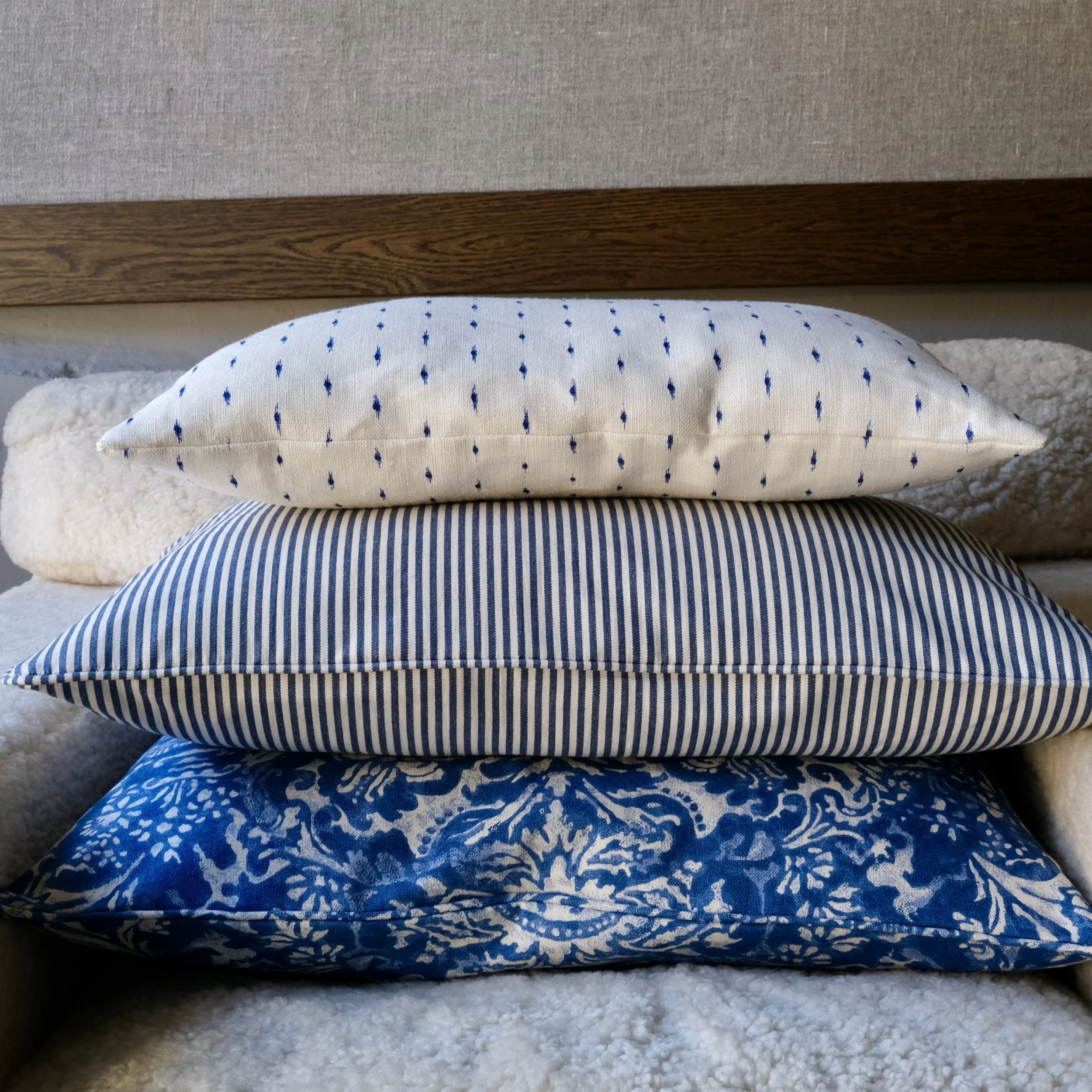 Prydnadskudde 40 x 60cm med keder, Olicana - Antarctic Mood Indigo2.jpeg (Copy)