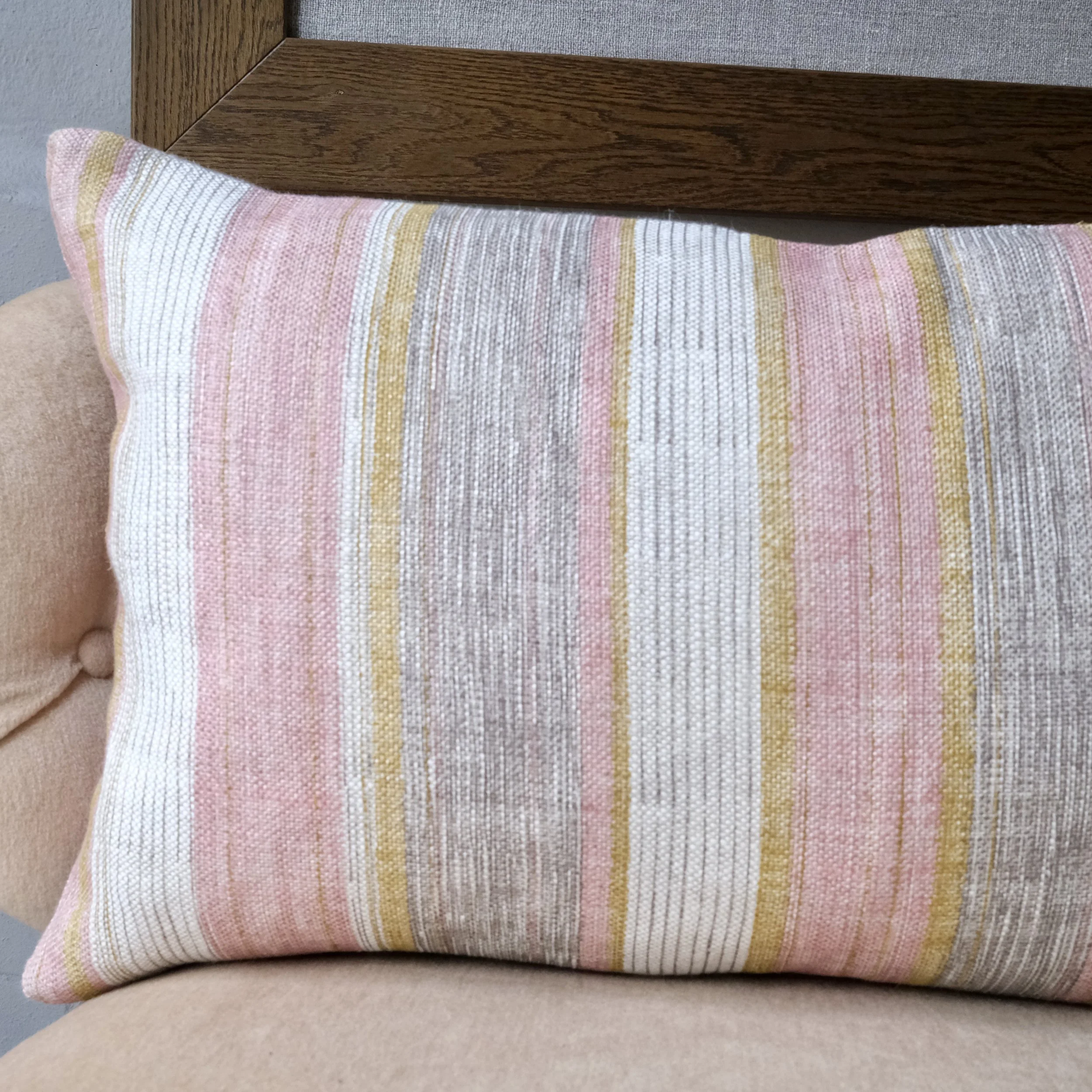 Kudde 40x60 cm Fermoie Carskiey rosa ord.1800 SEK näbild.jpeg