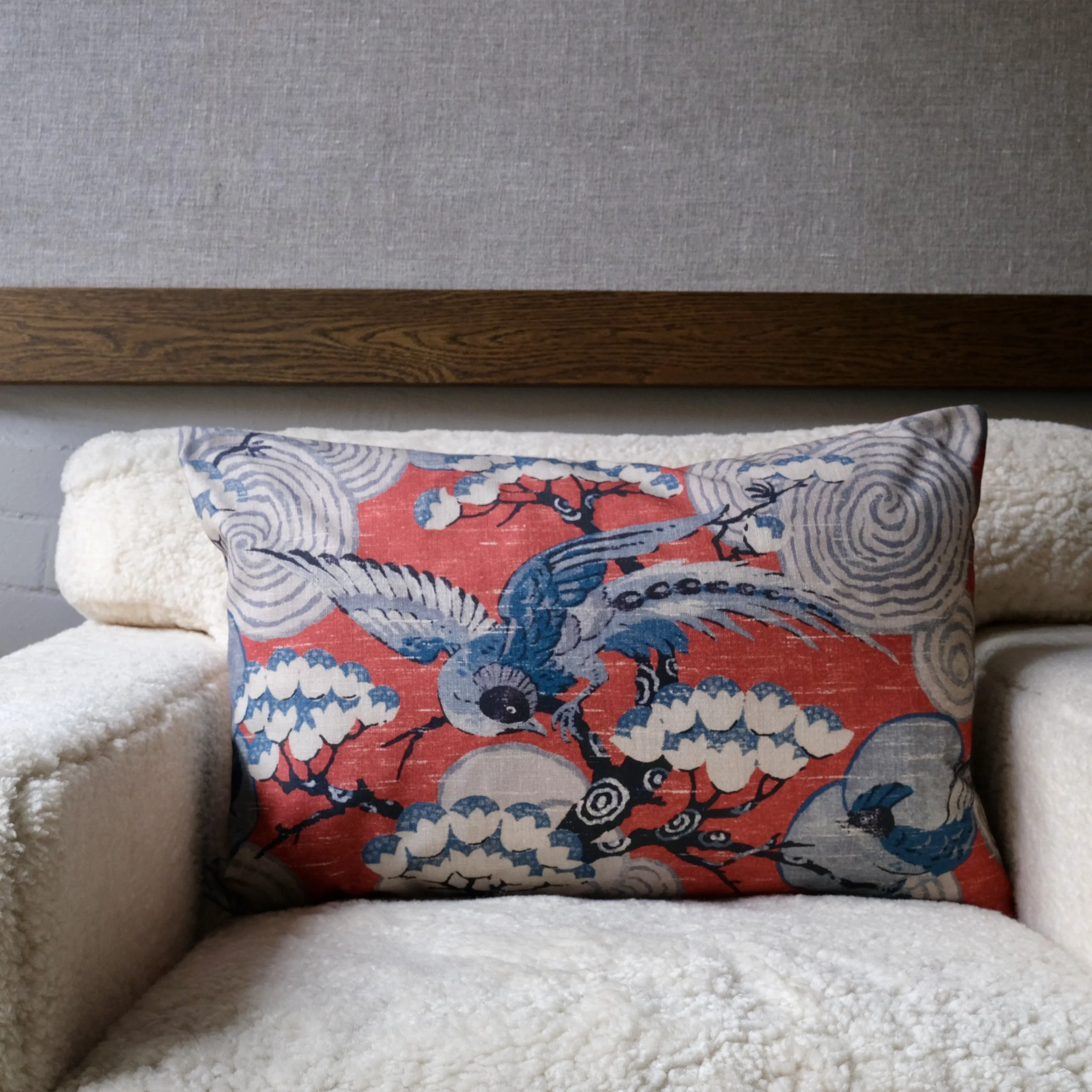 05100104 Prydnadskudde 40 x 60cm Güell Lamadrid - Haru Red.jpeg