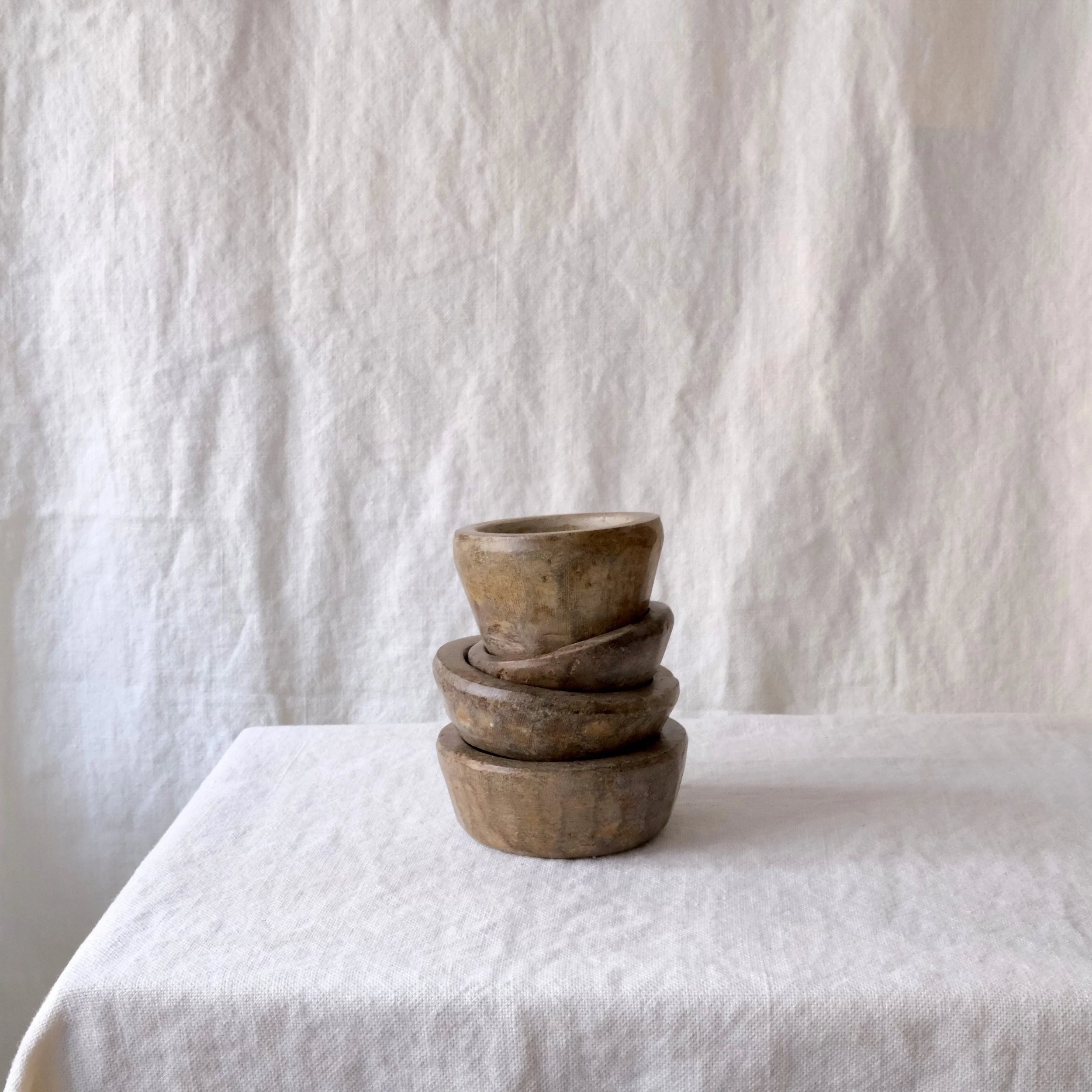 05140027 O/J - Antik liten stenskål grupp2.jpeg