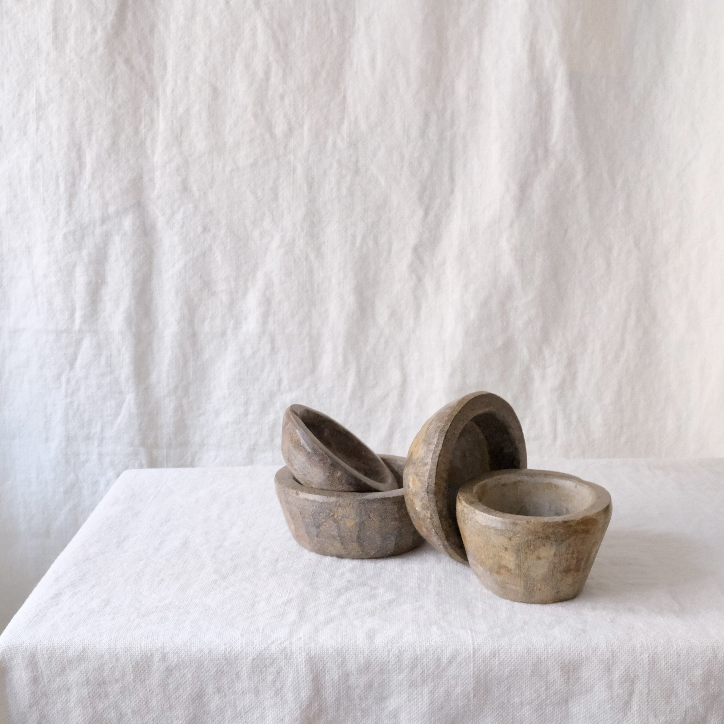 05140027 O/J - Antik liten stenskål grupp1.jpeg