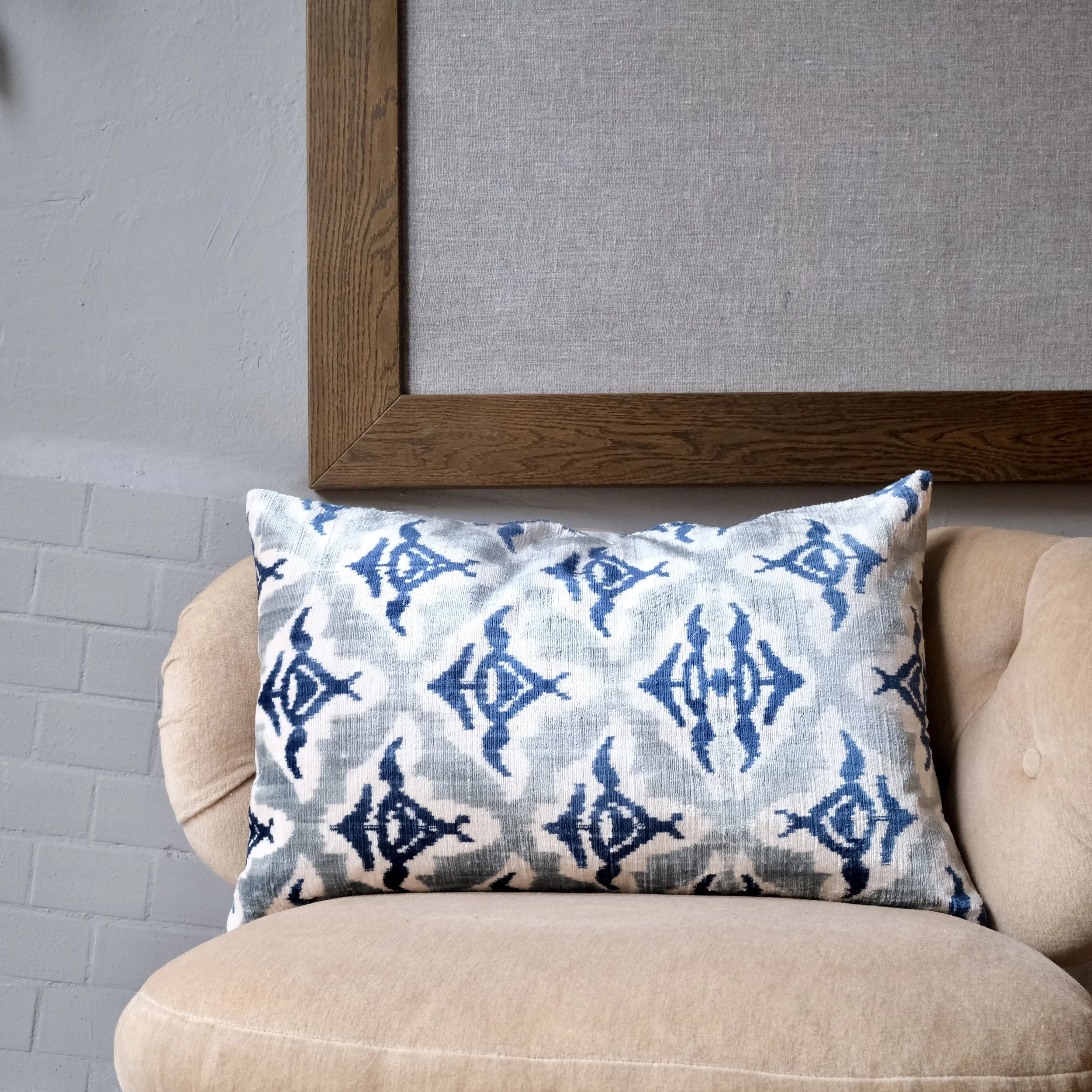 Kudde 40x60 cm Sammet och Silke Ikat blå.jpeg