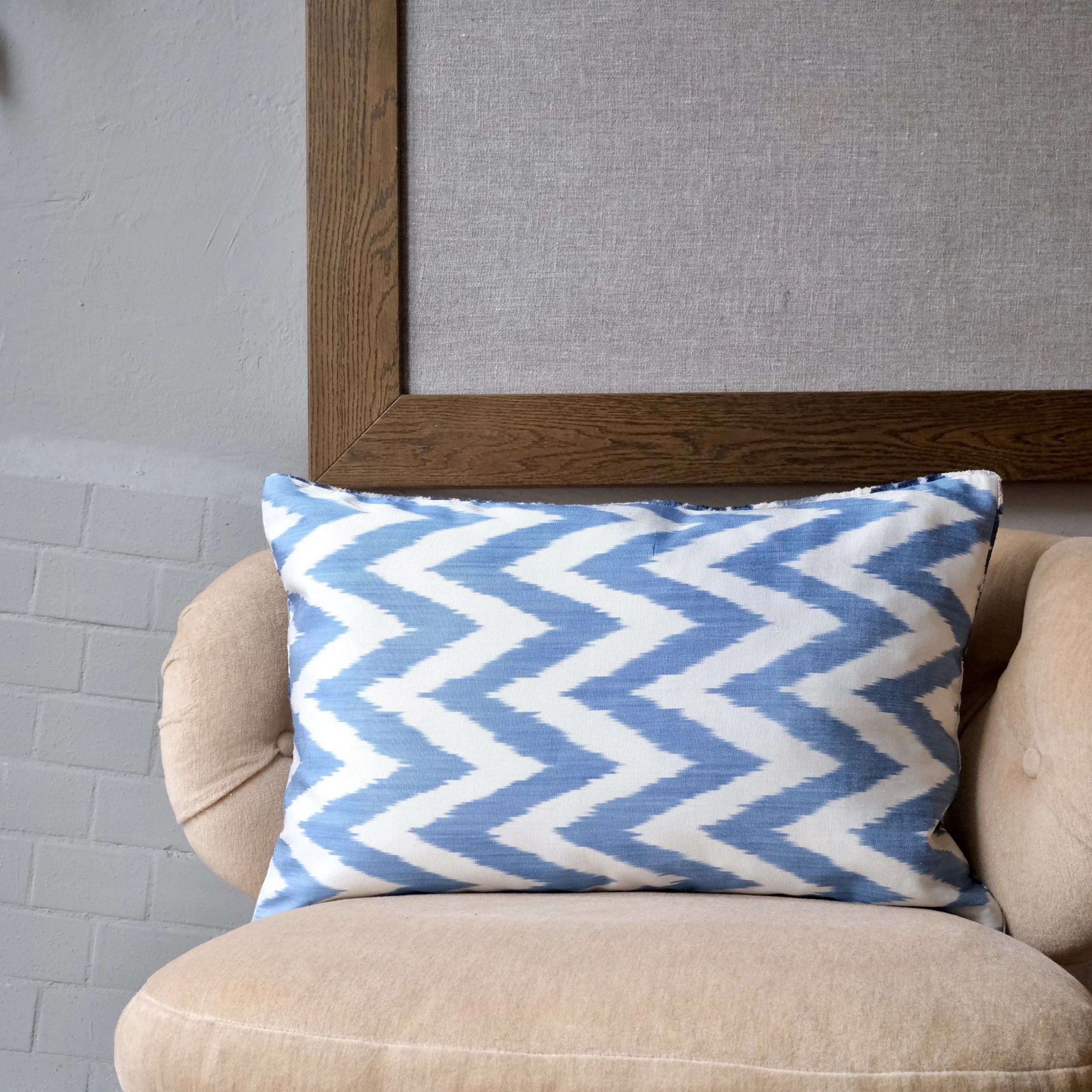 Kudde 40x60 cm Sammet och Silke Ikat blå baksida.jpeg