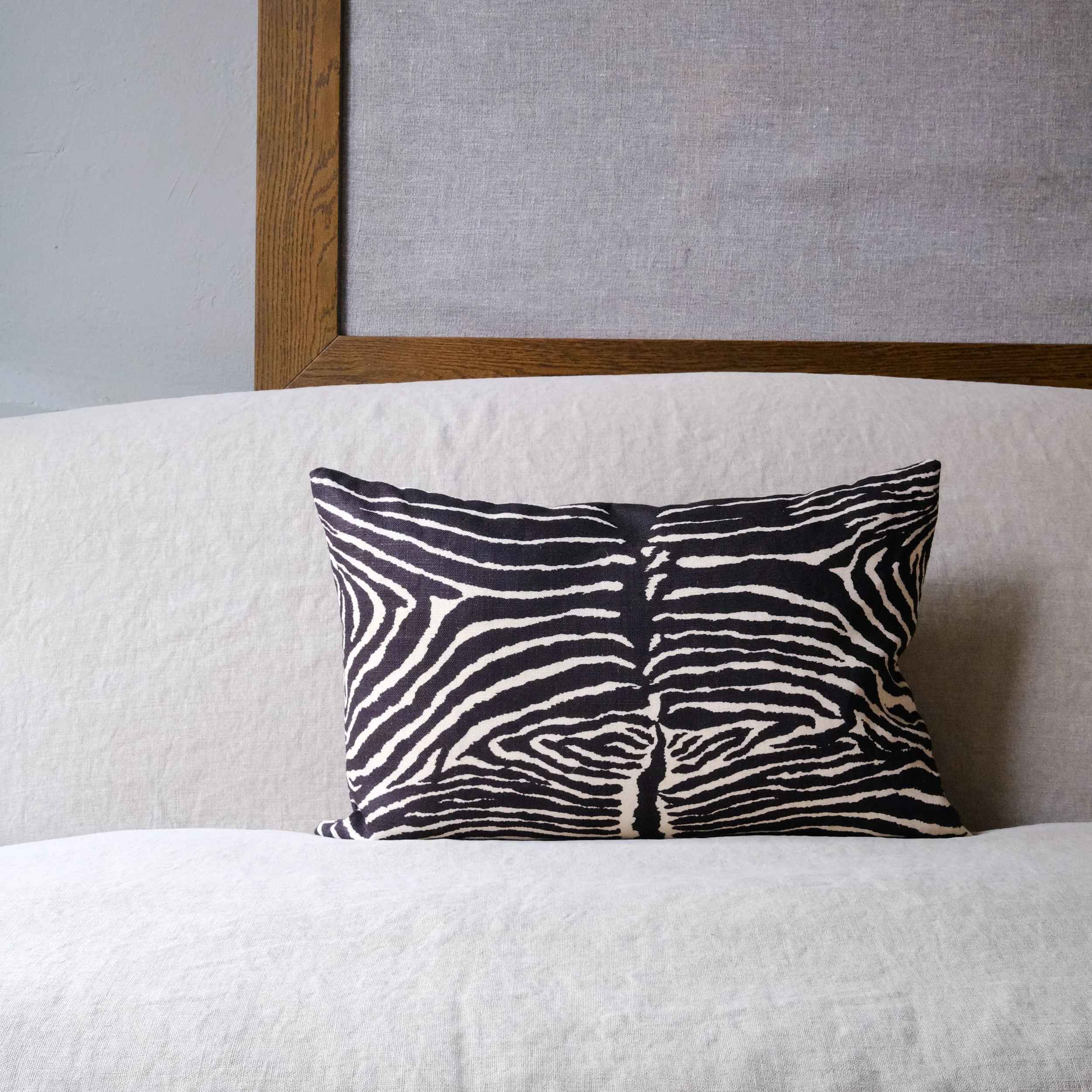 Le Zebre Charcoal brown white.jpg