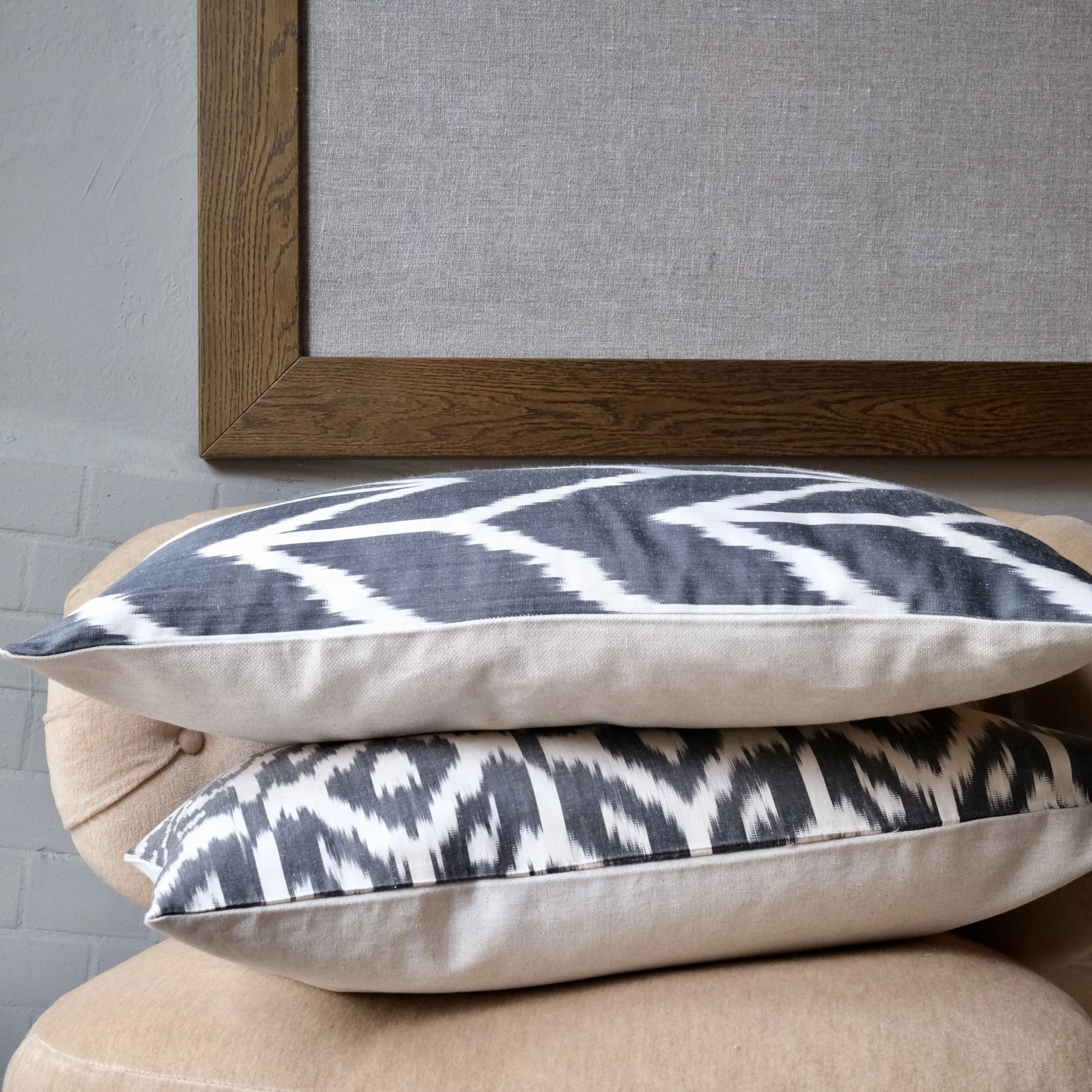 Kudde silke/bomull svart/vita grupp.jpeg