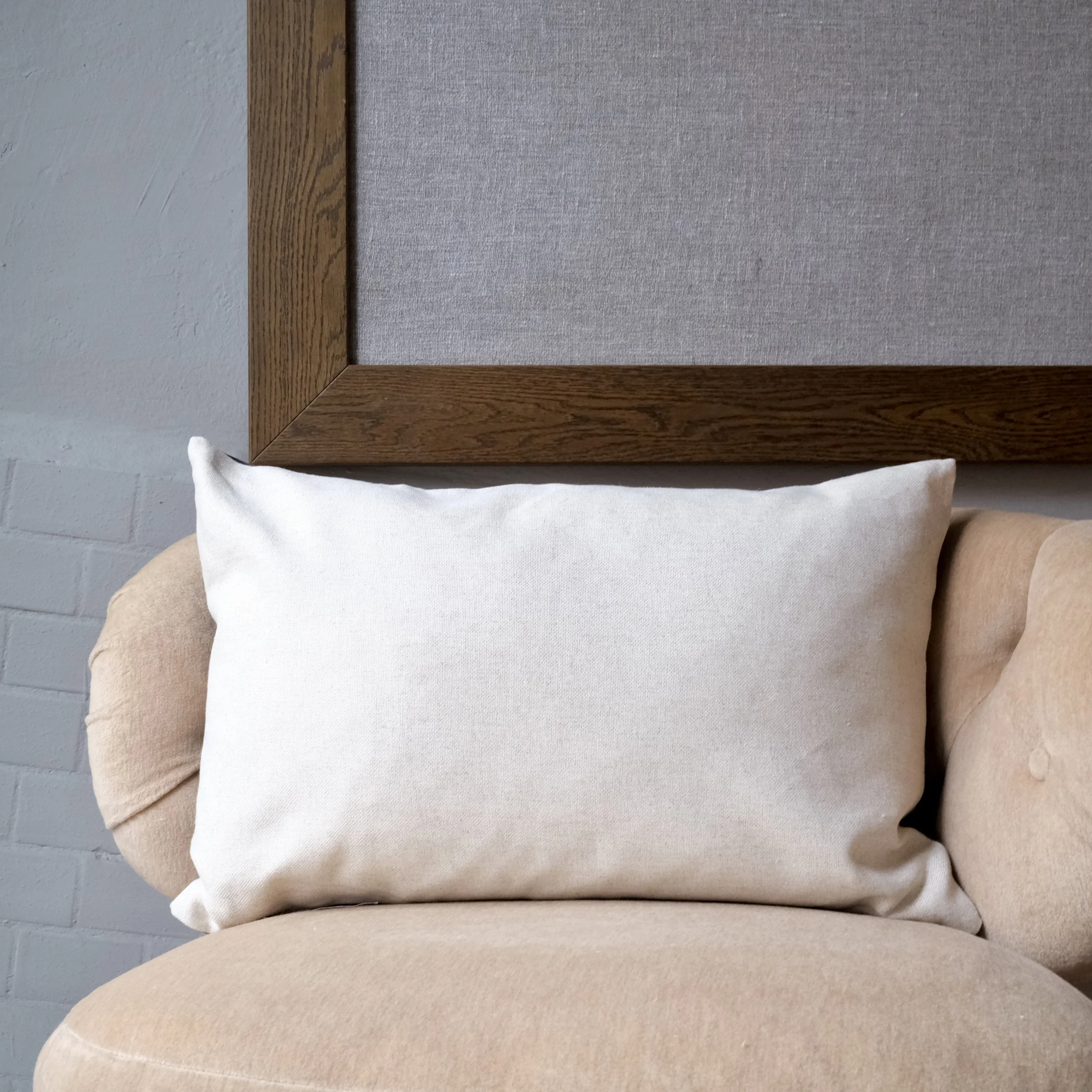 Kudde gammal 40x60 cm silke/bomull svart/vit stormönstrad ord? baksida.jpeg