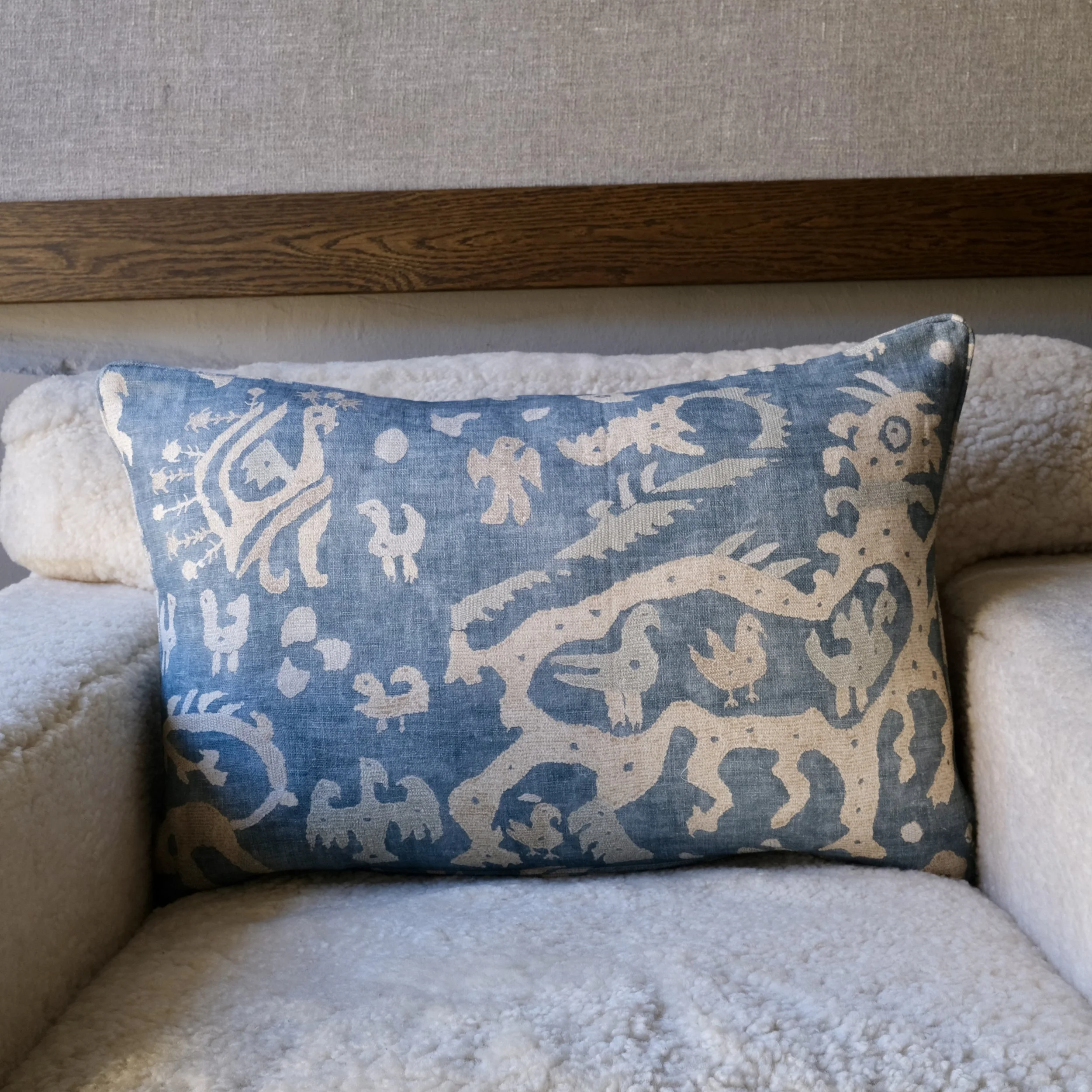 Prydnadskudde 40 x 60cm med keder, Lewis & Wood - Illiad Aegan.jpeg