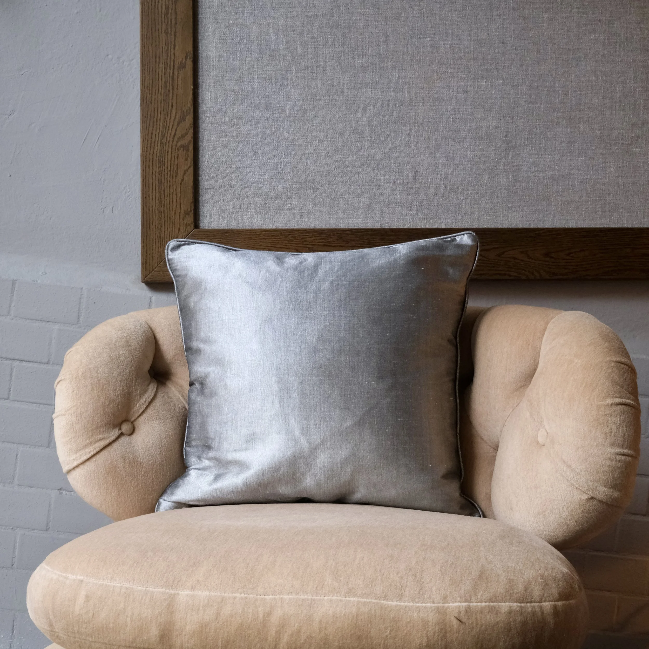 Kudde gammal silke med keder, gunmetal ord.?.jpeg