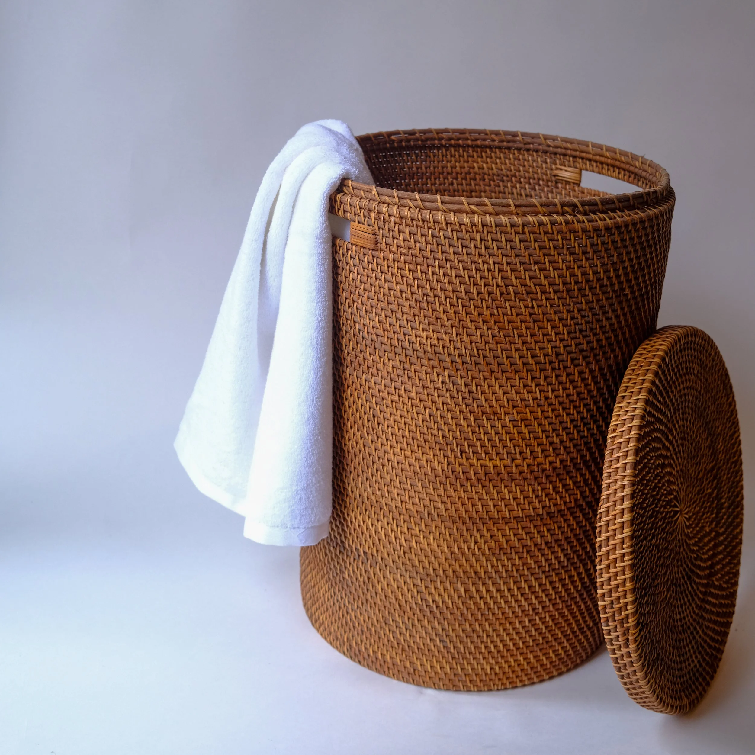 05130071 - Tvättkorg med lock Large.jpg