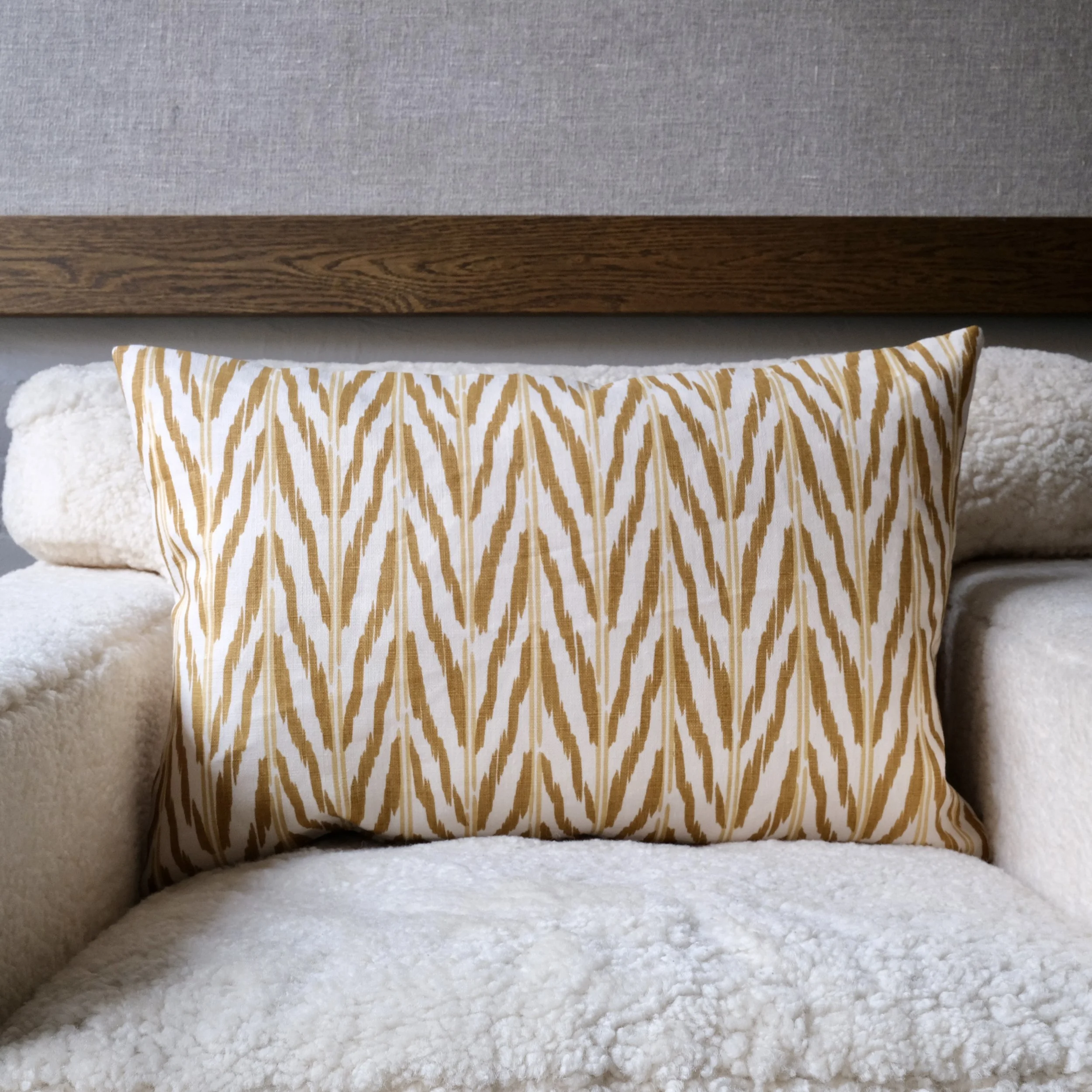 Kudde - Painted Ikat Ochre