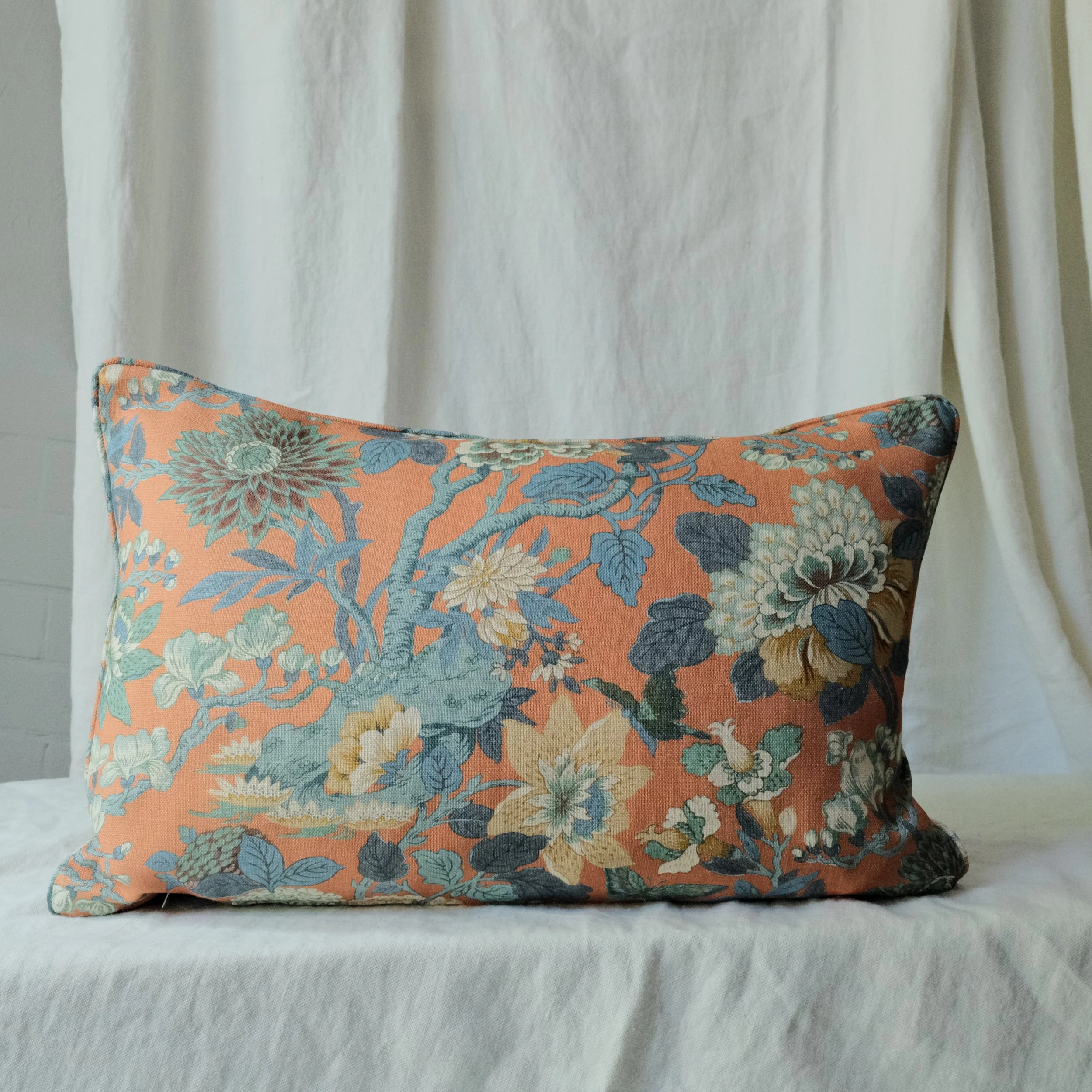 05100137 Prydnadskudde 40x60cm Little Magnolia Teal/Orange1.jpeg