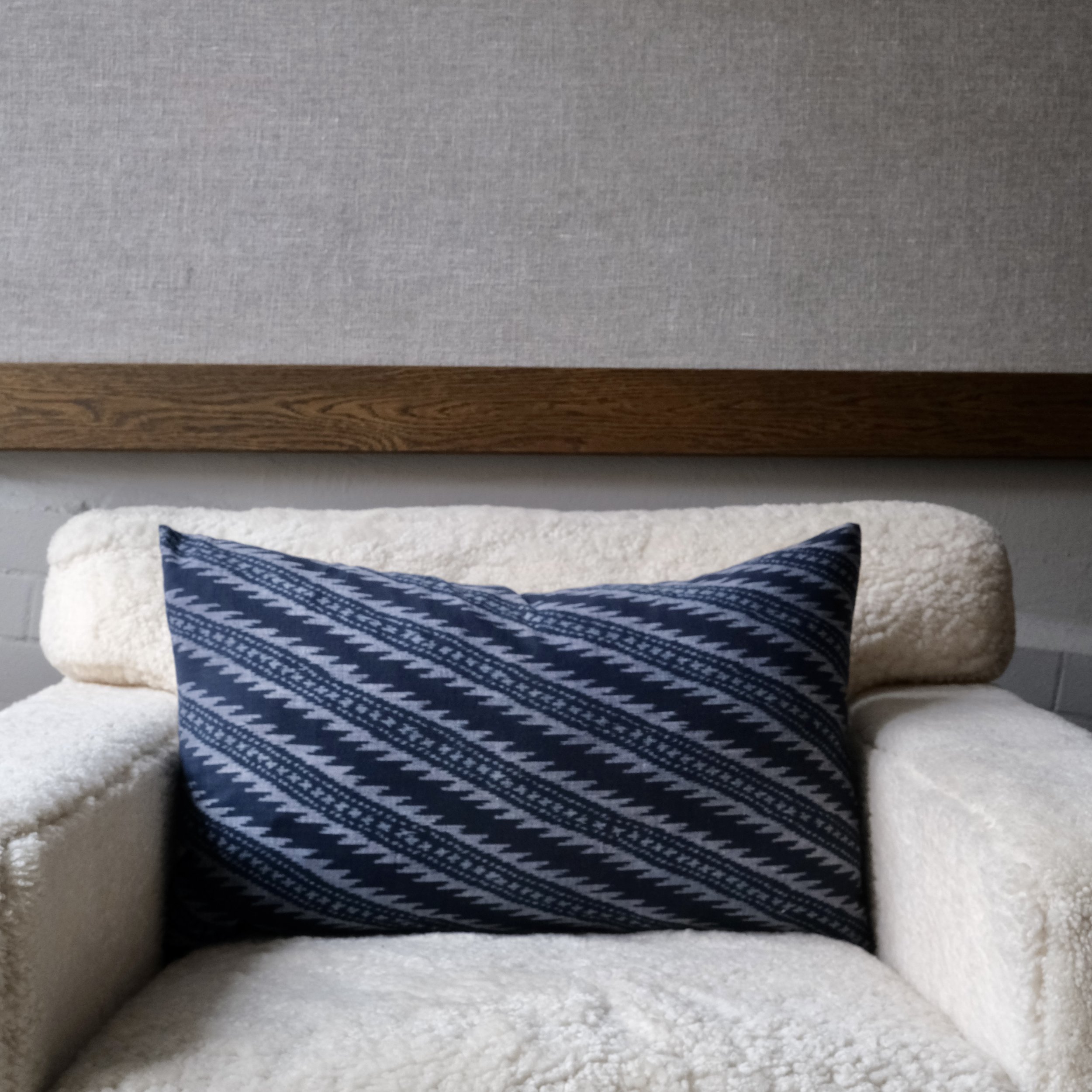 05100111 Prydnadskudde 40 x 60cm Thailand - Blå 1.jpeg