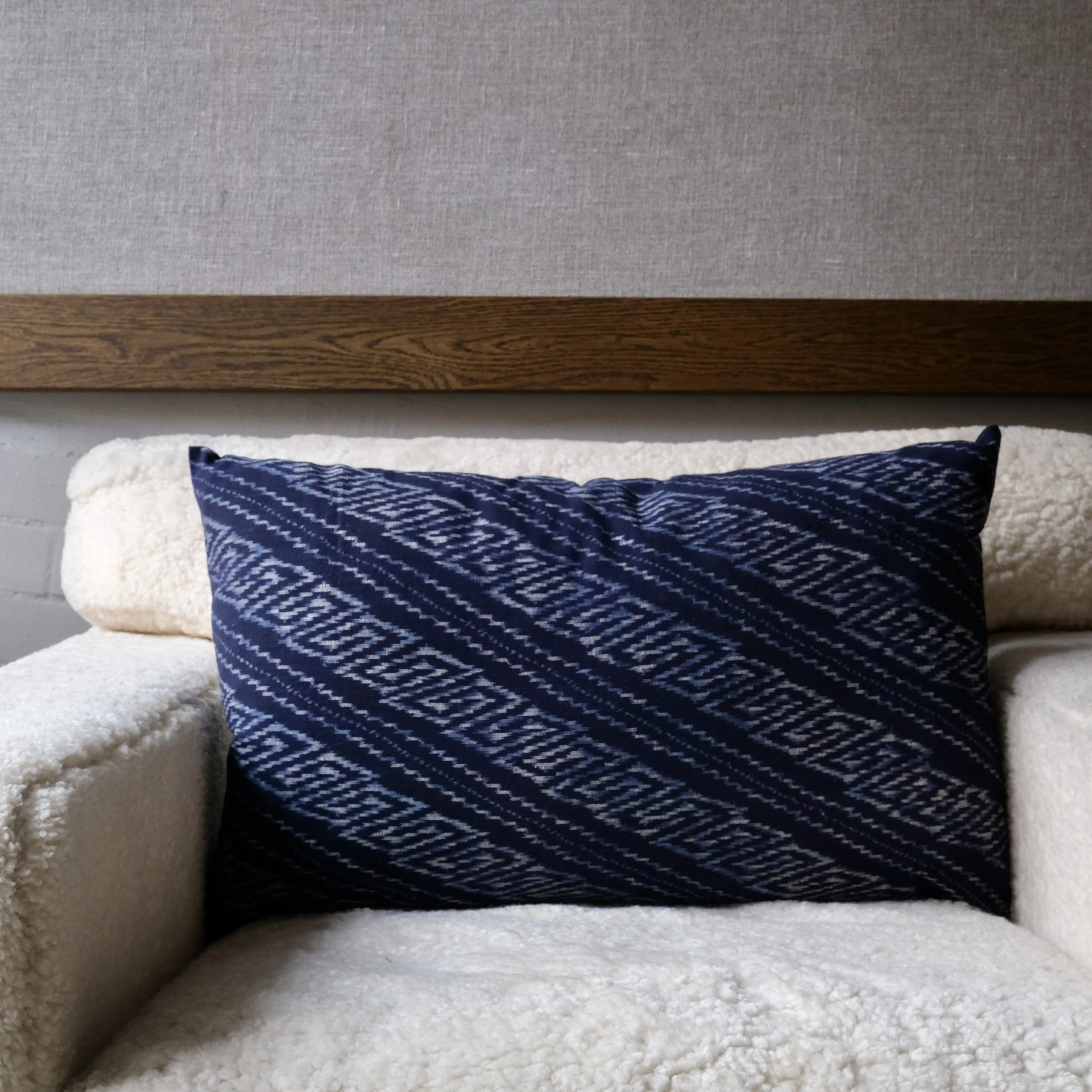 05100111 Prydnadskudde 40 x 60cm Thailand silk - Blå3.jpeg