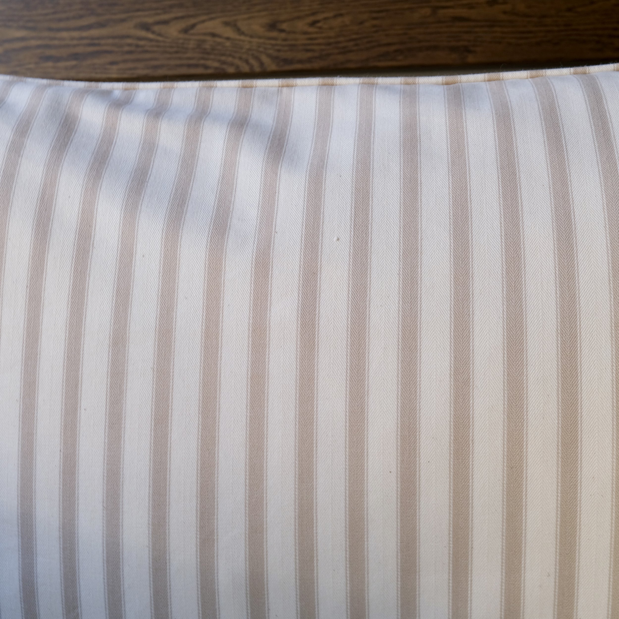 Prydnadskudde 40 x 60cm med keder, Ian Mankin - Ticking 02 Beige1.jpeg