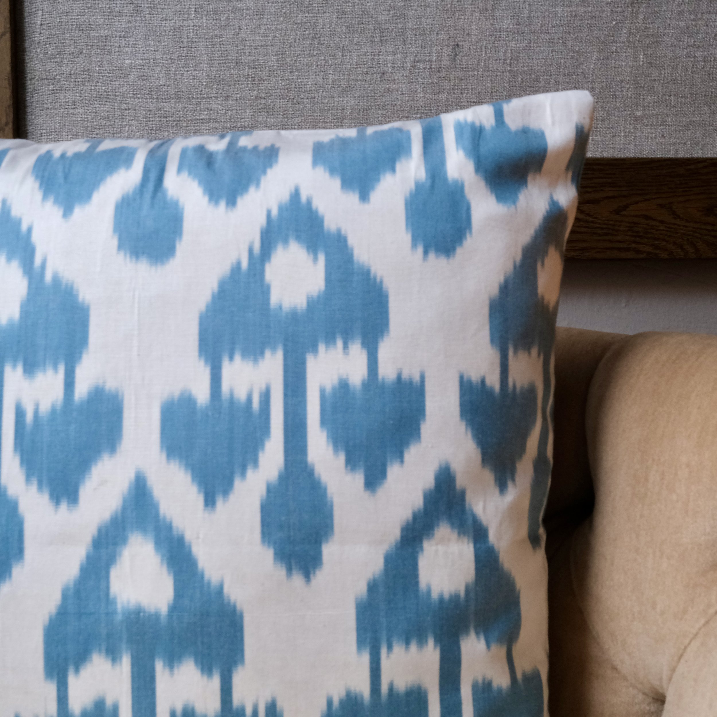 Kudde gammal 50x50 cm silke turkos ord.? närbild.jpeg