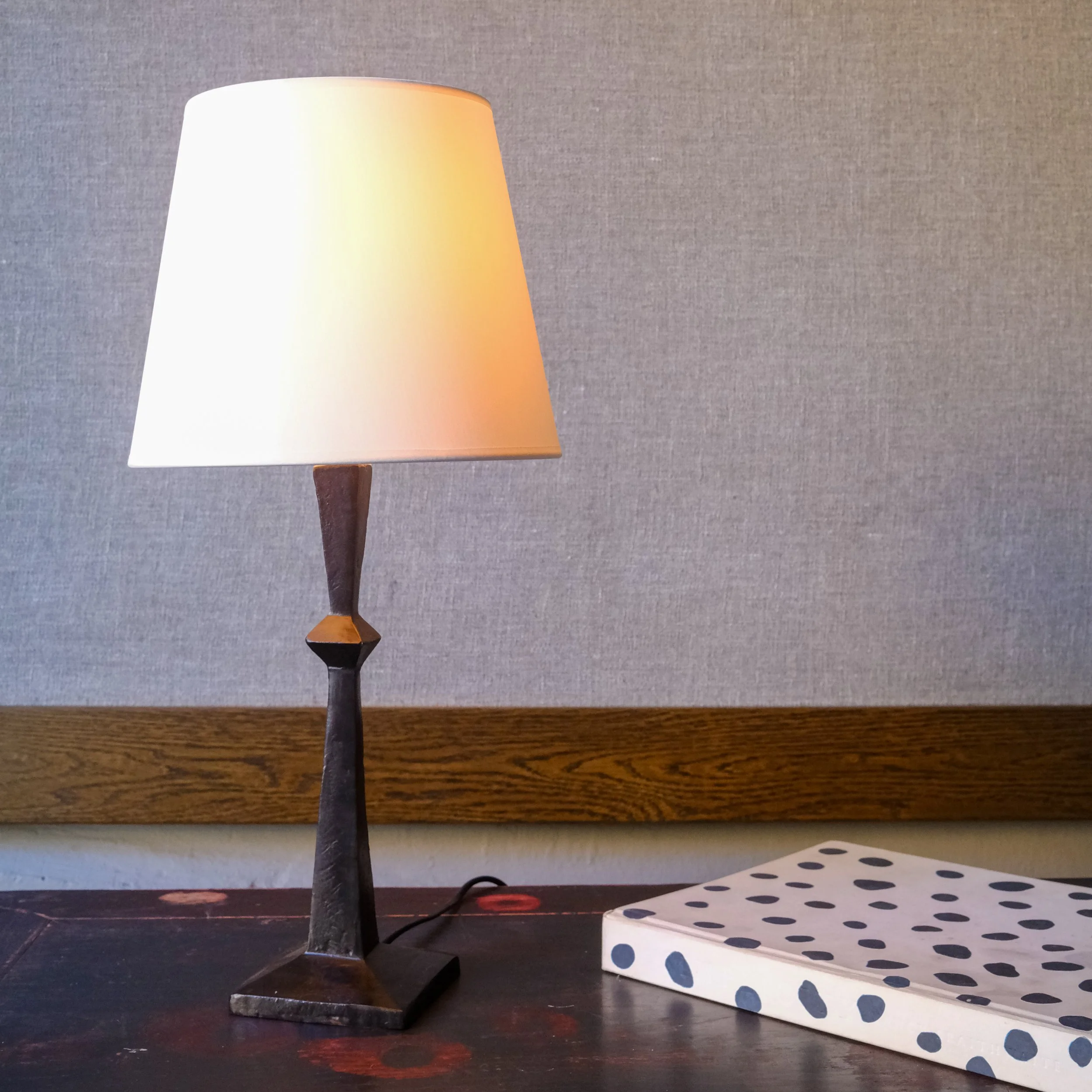Bordslampa Eve tänd.jpg