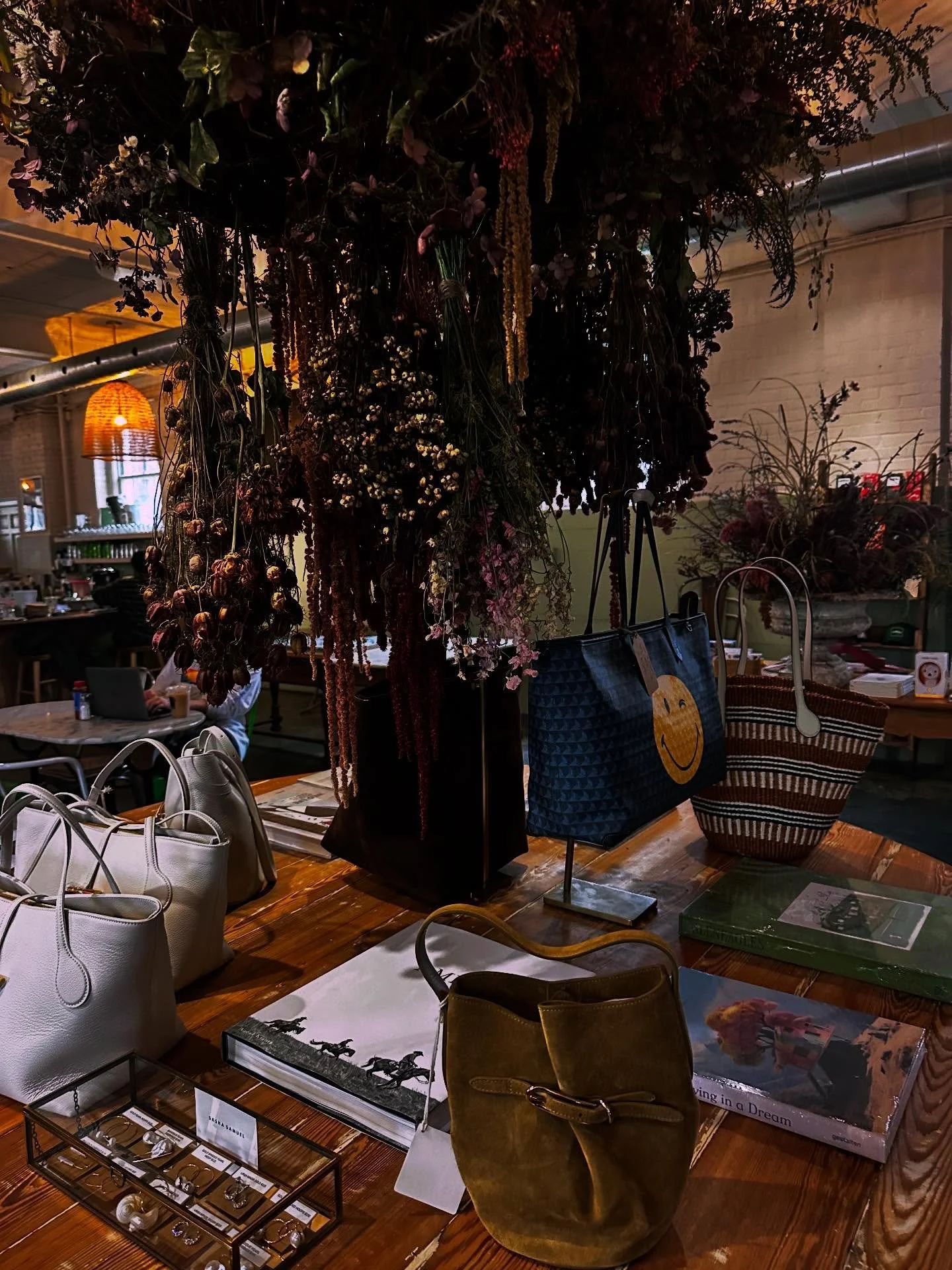 Looking for your next coffee table book, a perfectly worn-in everyday bag, affirmation cards, or even a touch of THC-infused chocolate or drinks? Add wood-fired pizza to the mix and you&rsquo;ll find it all at @weareohho.

What was once a small neigh