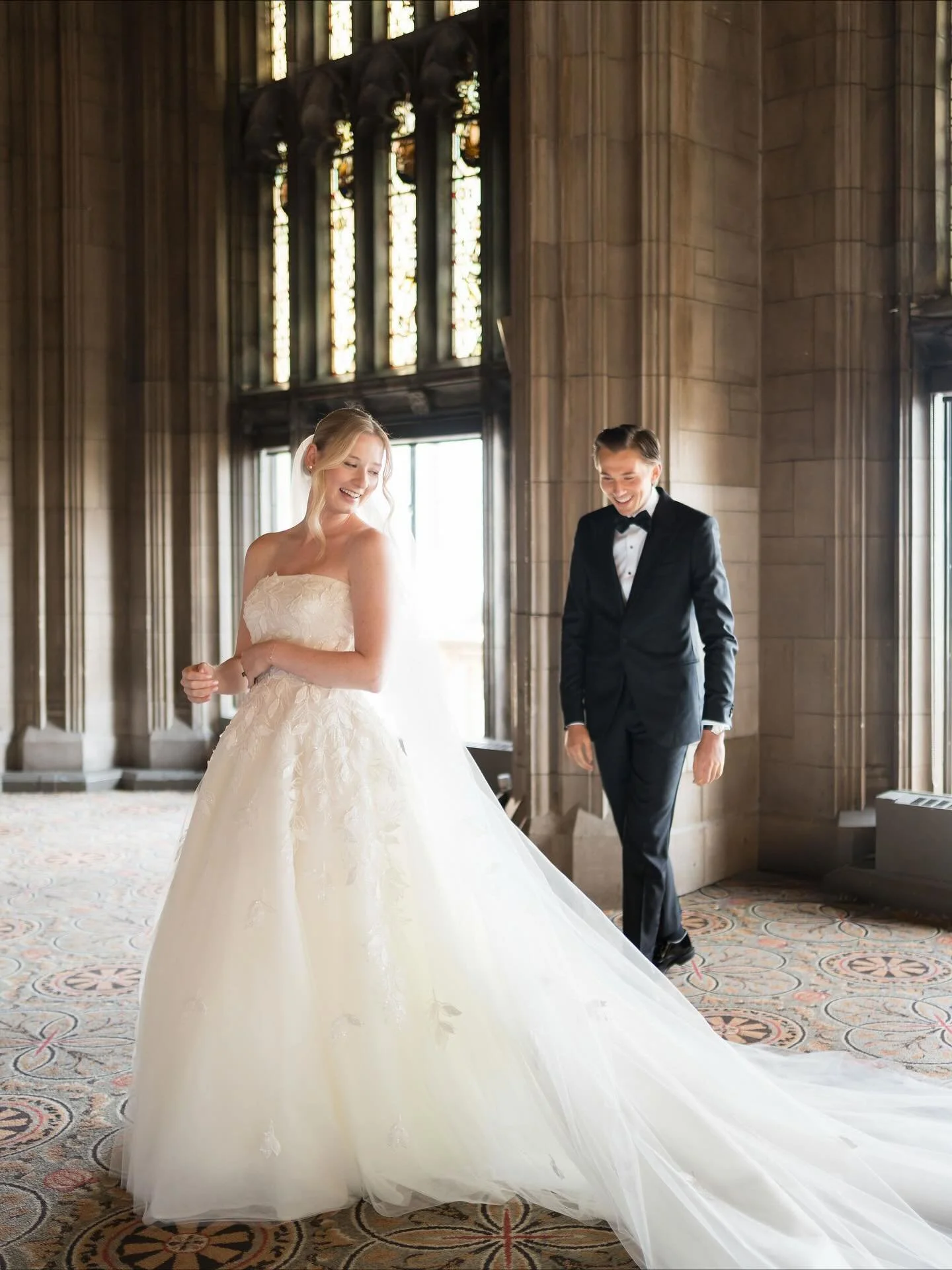 So in love with these gorgeous sneak peeks from @sean_scanlon_ wedding day 🥹

The incredible team ⬇️

Photo @cristinagphoto 
Venue @universityclubofchicago 
Video @charlie_hilbrant @armincreates 
Floral/decor @ev.designcollective 
Planner @marie_sgp