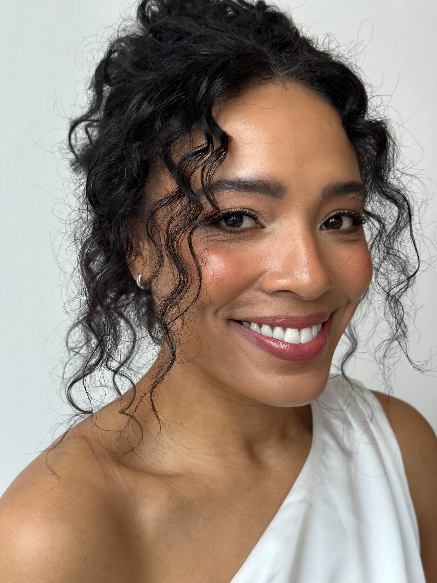 Love is in the air 💞❤️🤍🥰

@embryolisseusa 
@faceatelier 
@temptu 
@charlottetilbury 
@maccosmetics 
@makeupforever 
@makeupbymario 
@ardellbrides 

Hair @tamaraholdenhair 
Model @pleaseleavebynine 

#chicagomakeupartist #chicagobridalmua #chicagob