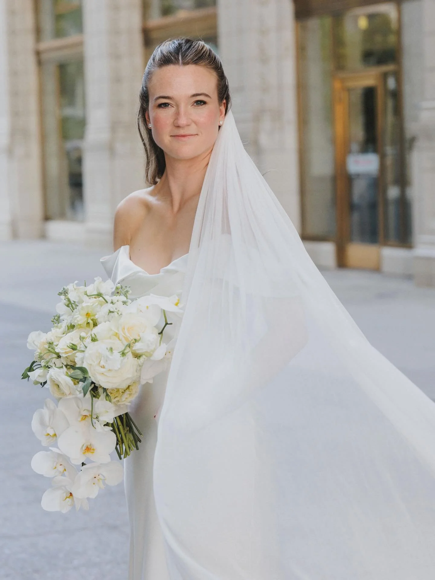 Refined, Elegant, Effortless beauty 🤍

An elevated version of YOU ✨

Photo @angelareneephotography 
Planning @afresheventco 
Hair @debpetrielli 

Chicago bridal makeup artist 
Chicago wedding makeup 
Chicago makeup artist