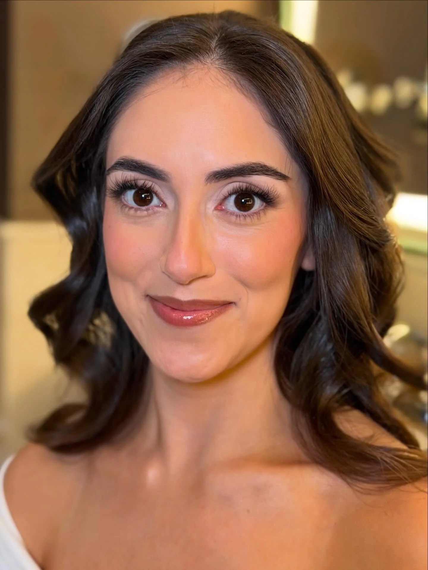 Looking for a polished, elegant look with a hint of drama? This is the perfect soft glam bridal look for you. 

🤍 A smoked out winged liner with customized fluffy lashes. 
🤍 Flawless complexion with contouring and highlighting in all the right plac