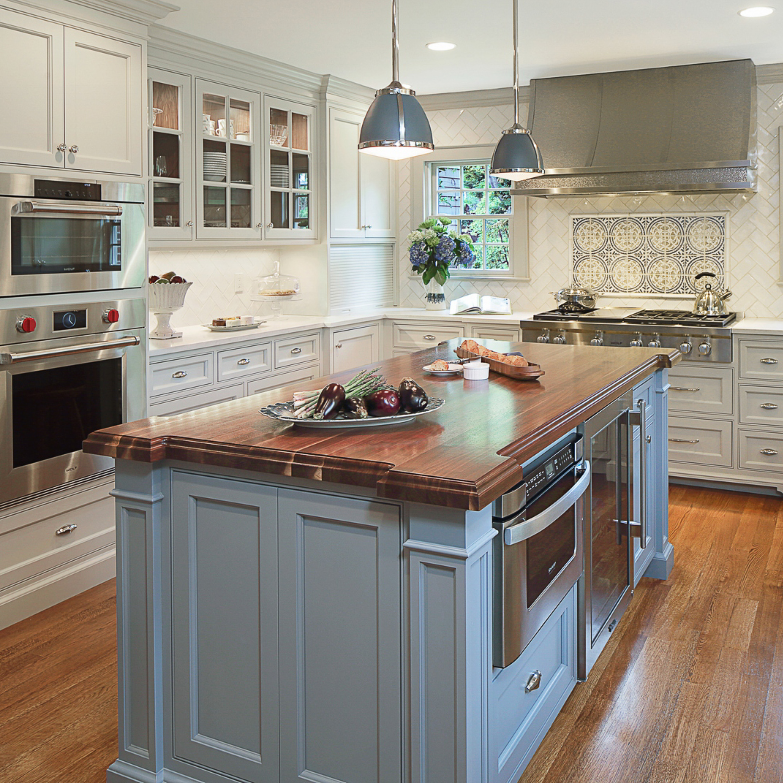 A Guide to Cabinet Hardware: Placement, Styles, and Design Tips